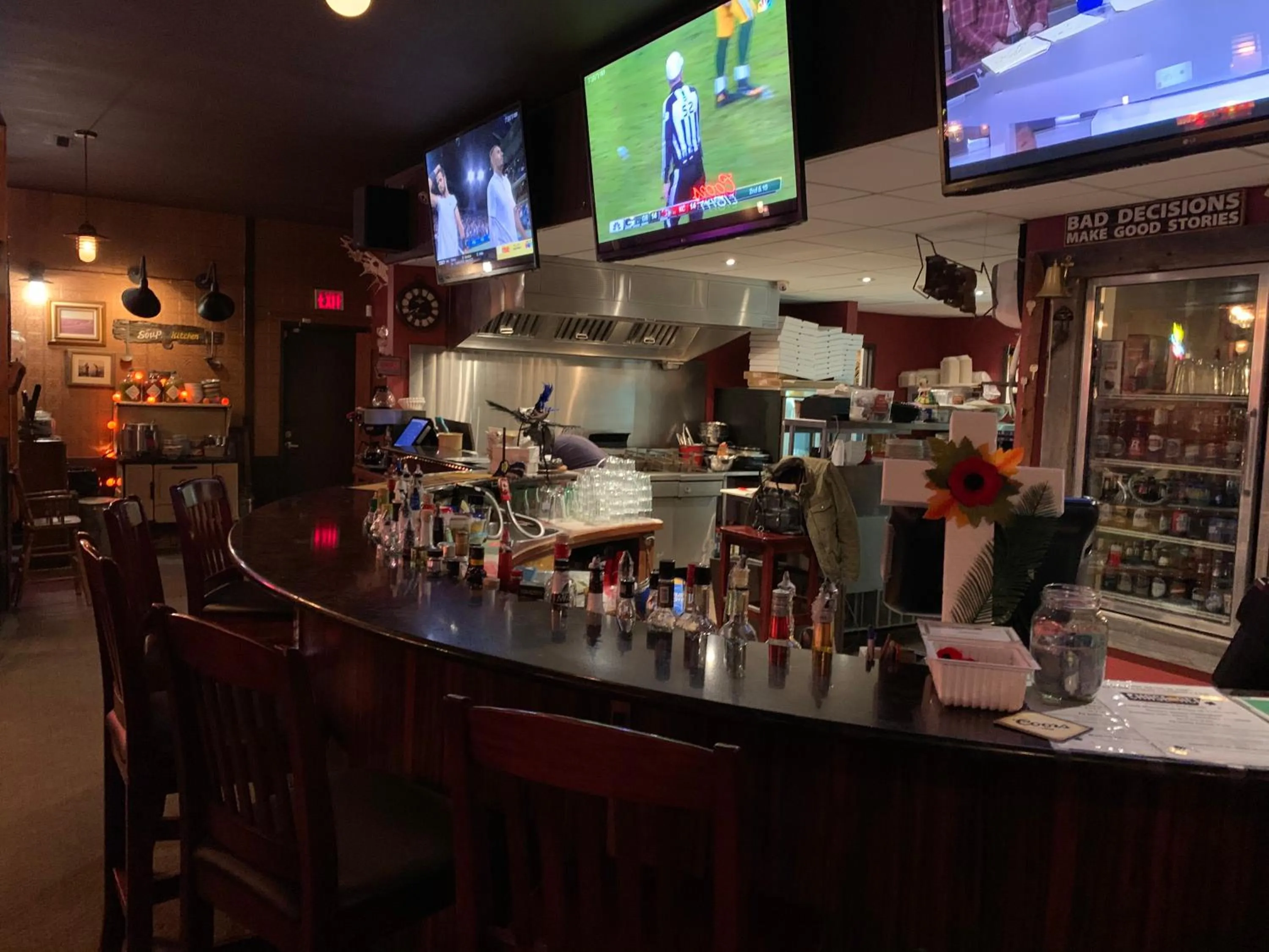 Jolly Giant Pub & Motel