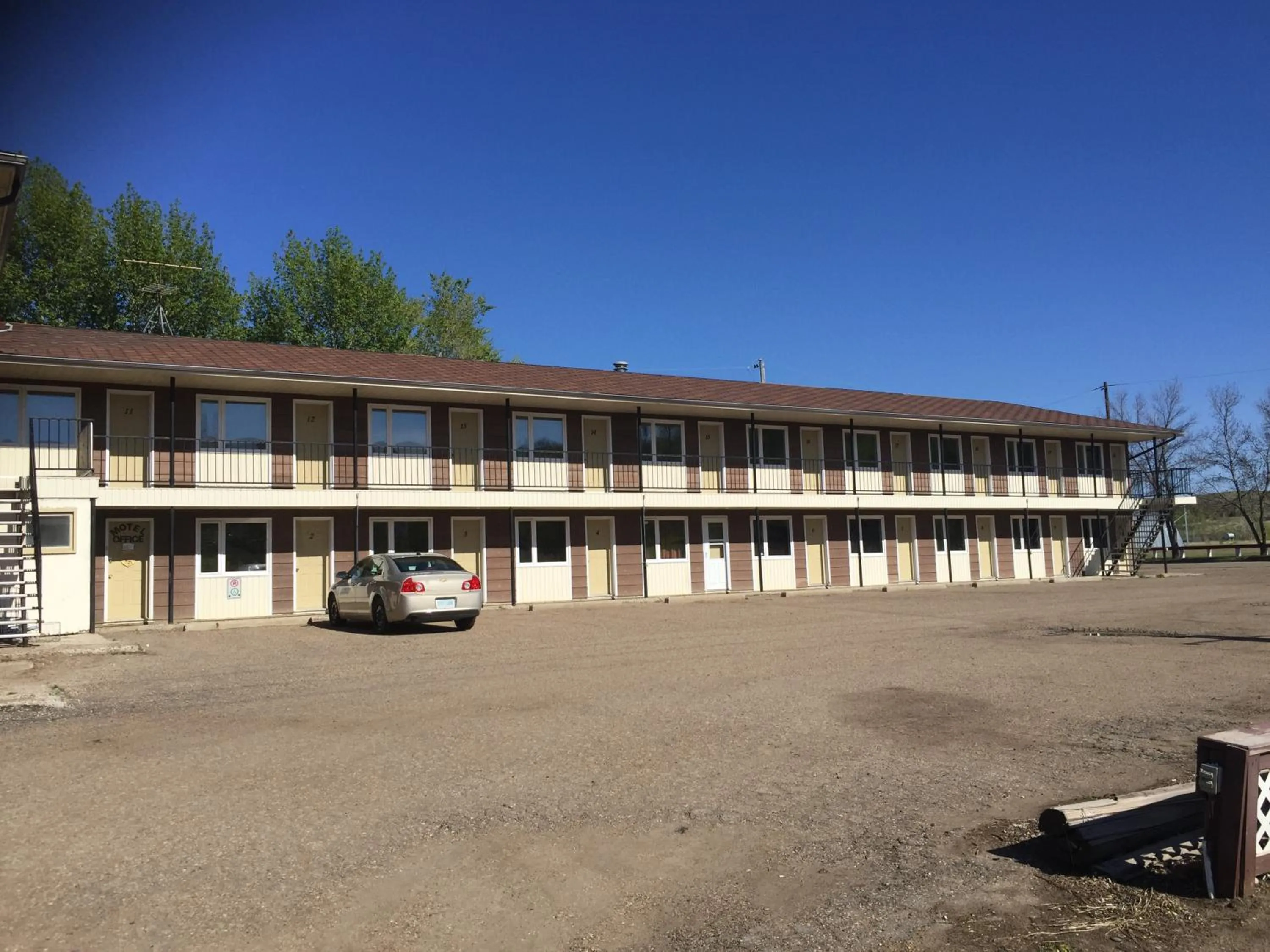 Jolly Giant Pub & Motel