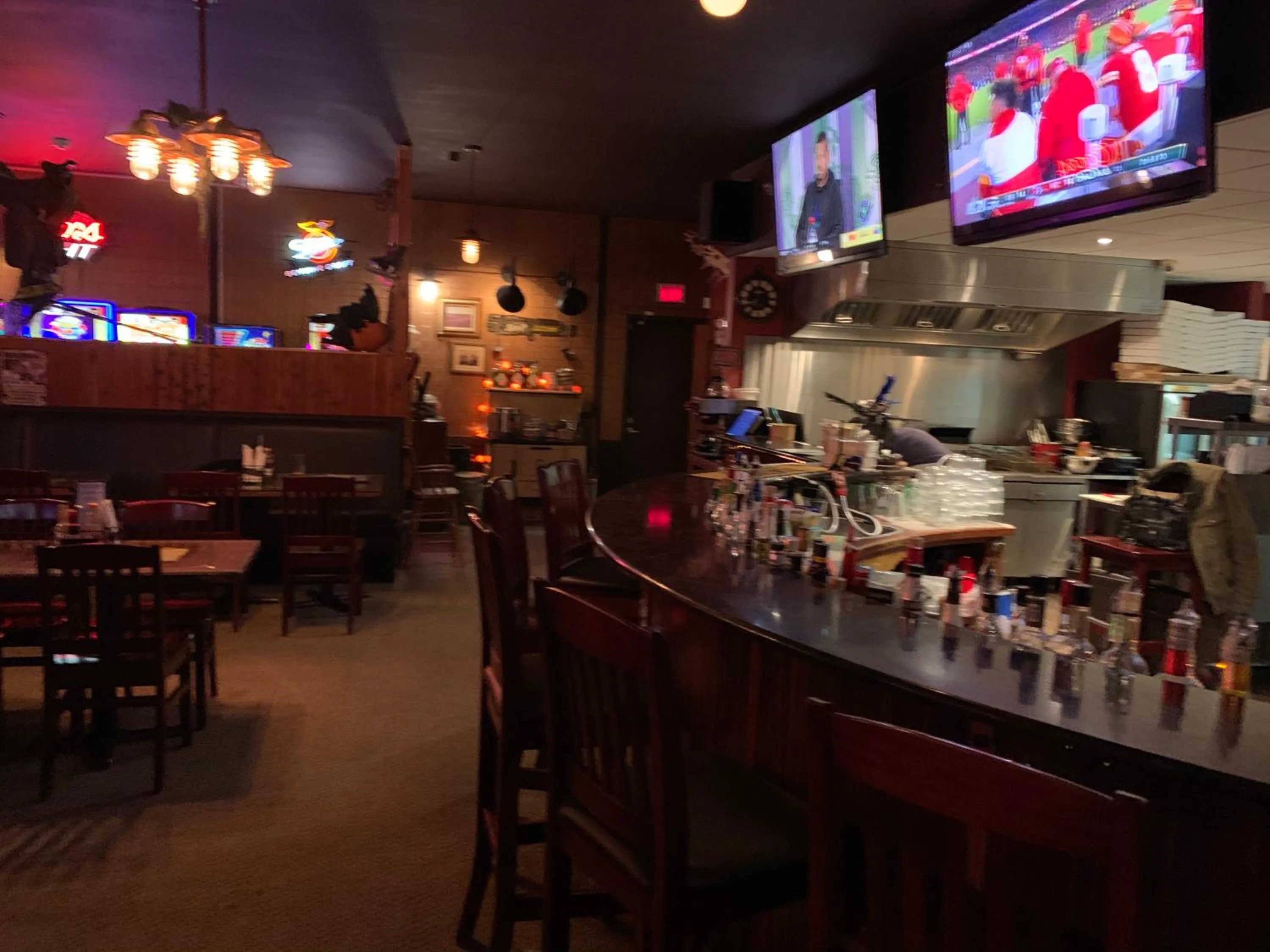 Jolly Giant Pub & Motel