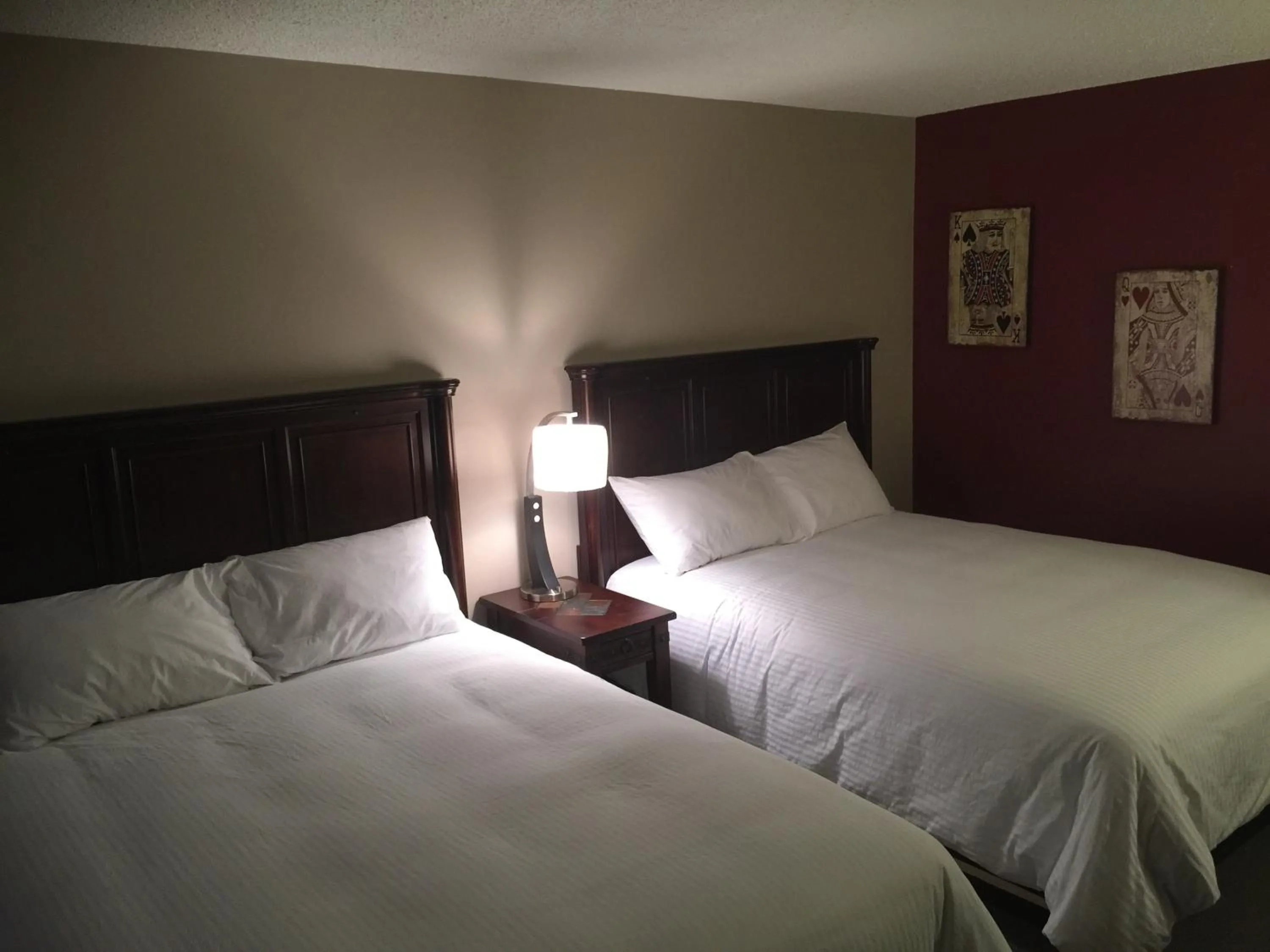 Jolly Giant Pub & Motel