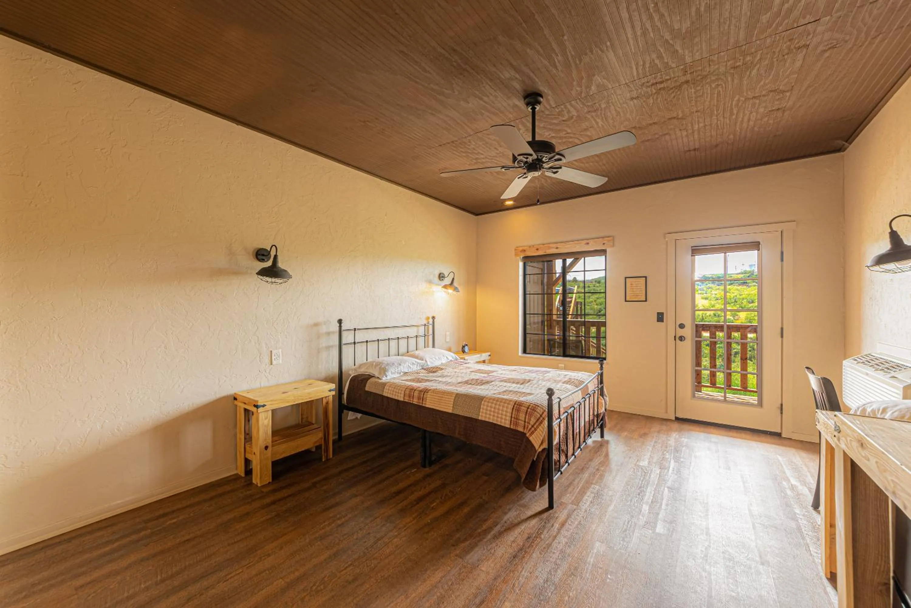 Bed in -Pet Friendly- Miners Cabin #5 -Two Double Beds - Private Balcony