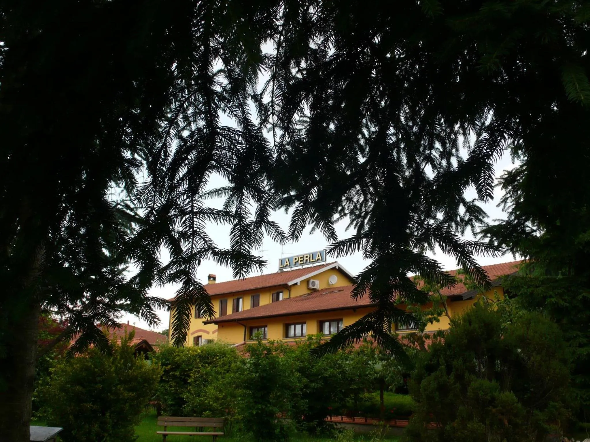 Facade/entrance in Hotel Ristorante La Perla