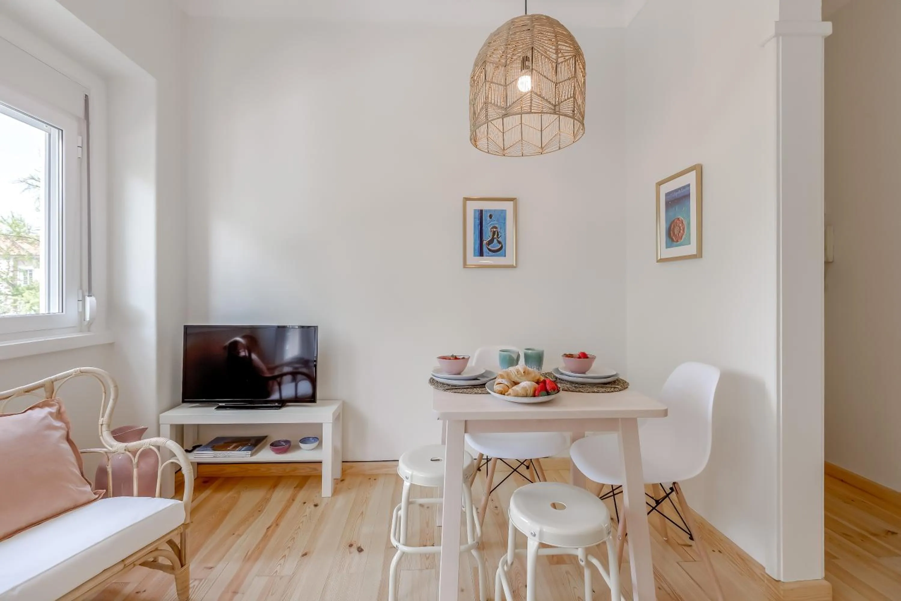 Living room in Sunny, Bright and Quiet Apartment, By TimeCooler