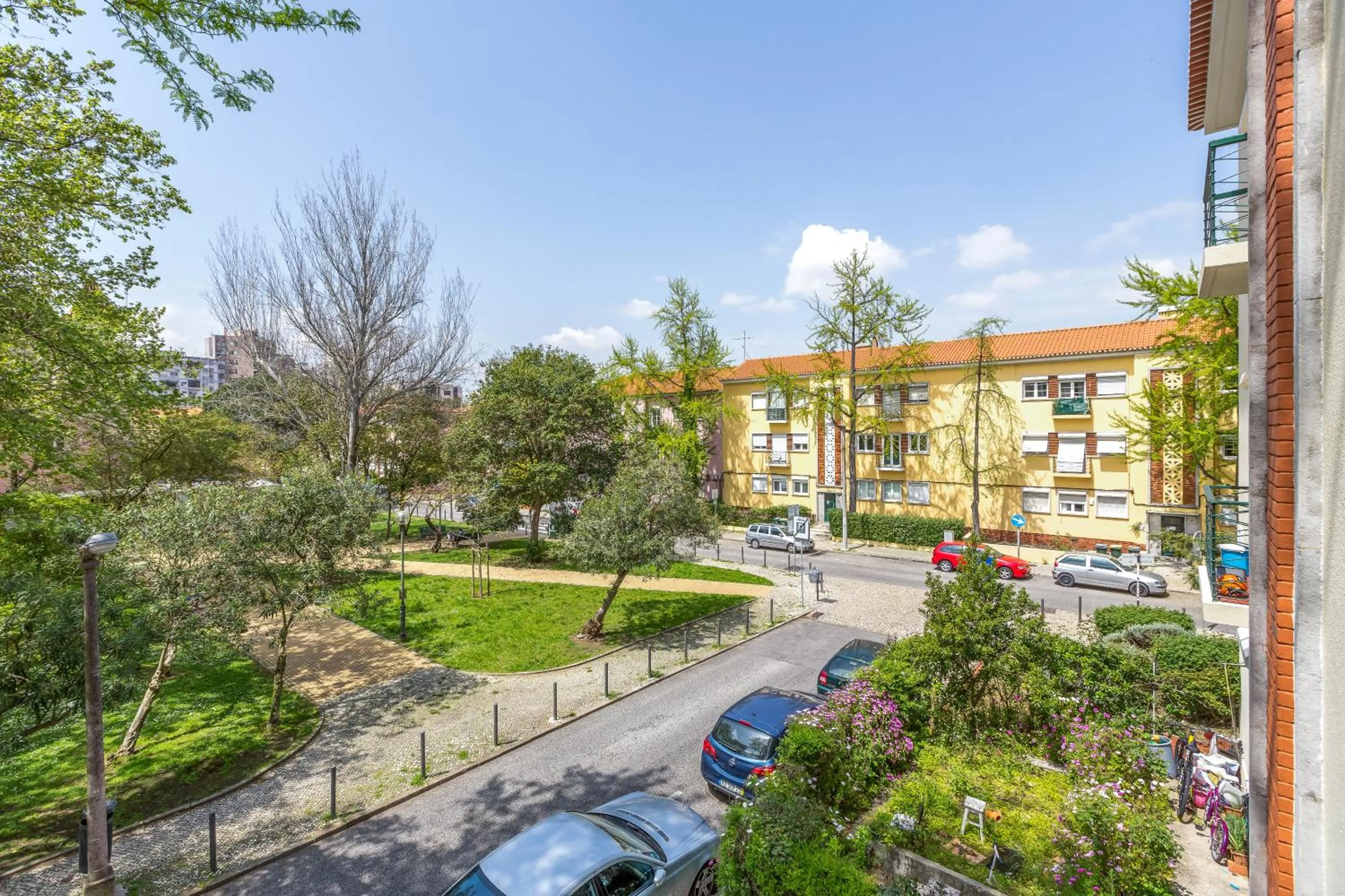 Garden view in Sunny, Bright and Quiet Apartment, By TimeCooler