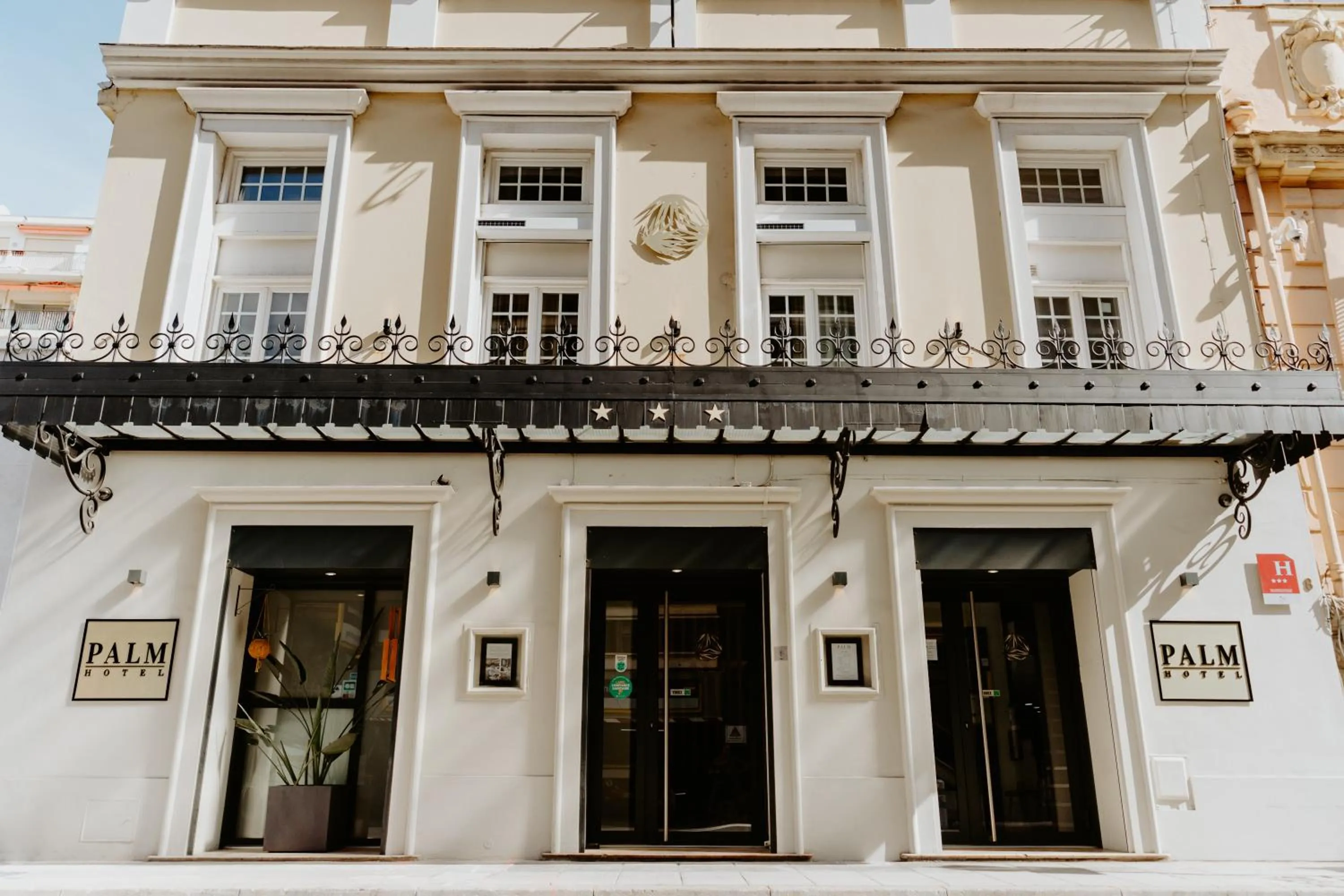 Facade/entrance in Palm Boutique Hôtel Nice