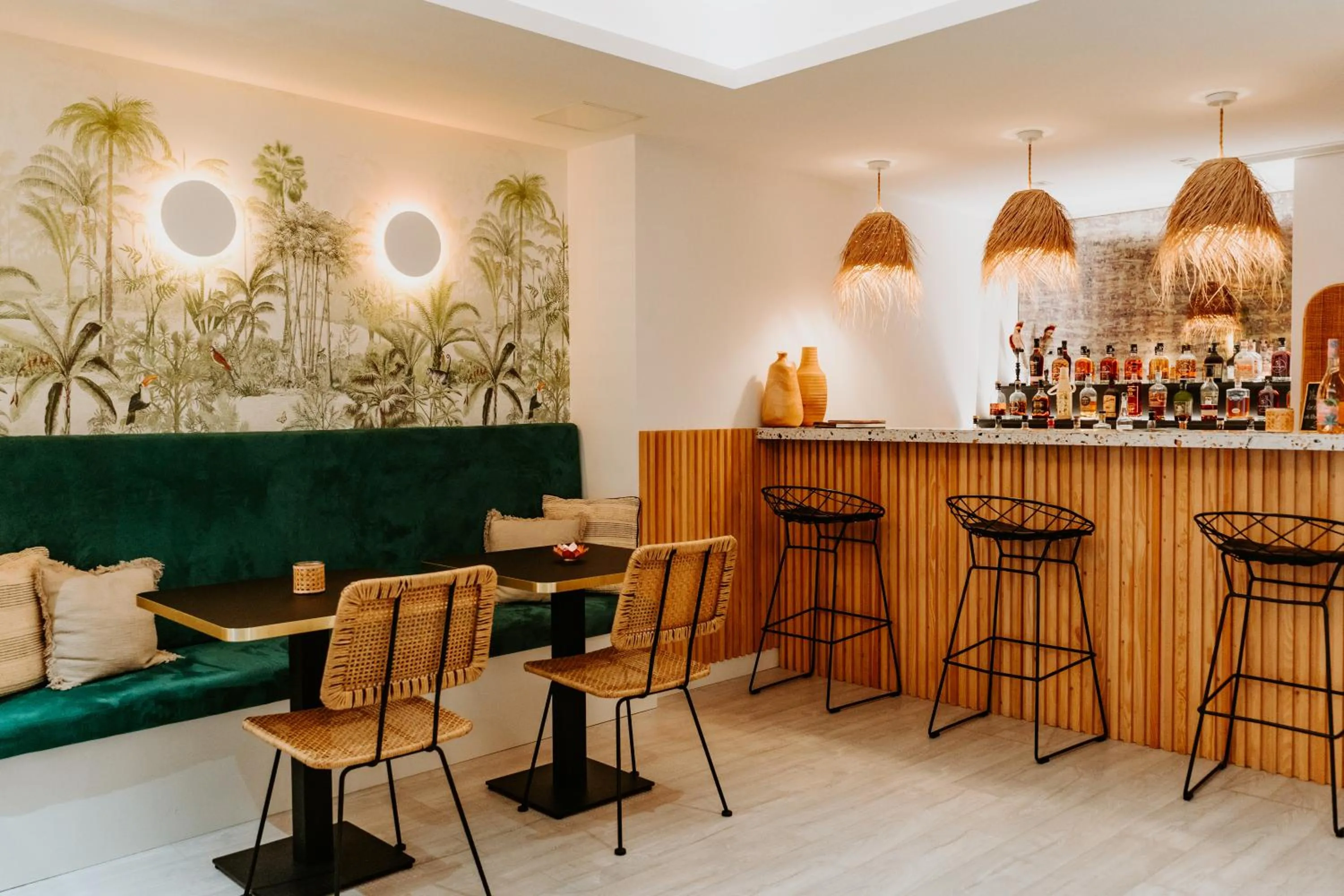 Lounge or bar in Palm Boutique Hôtel Nice