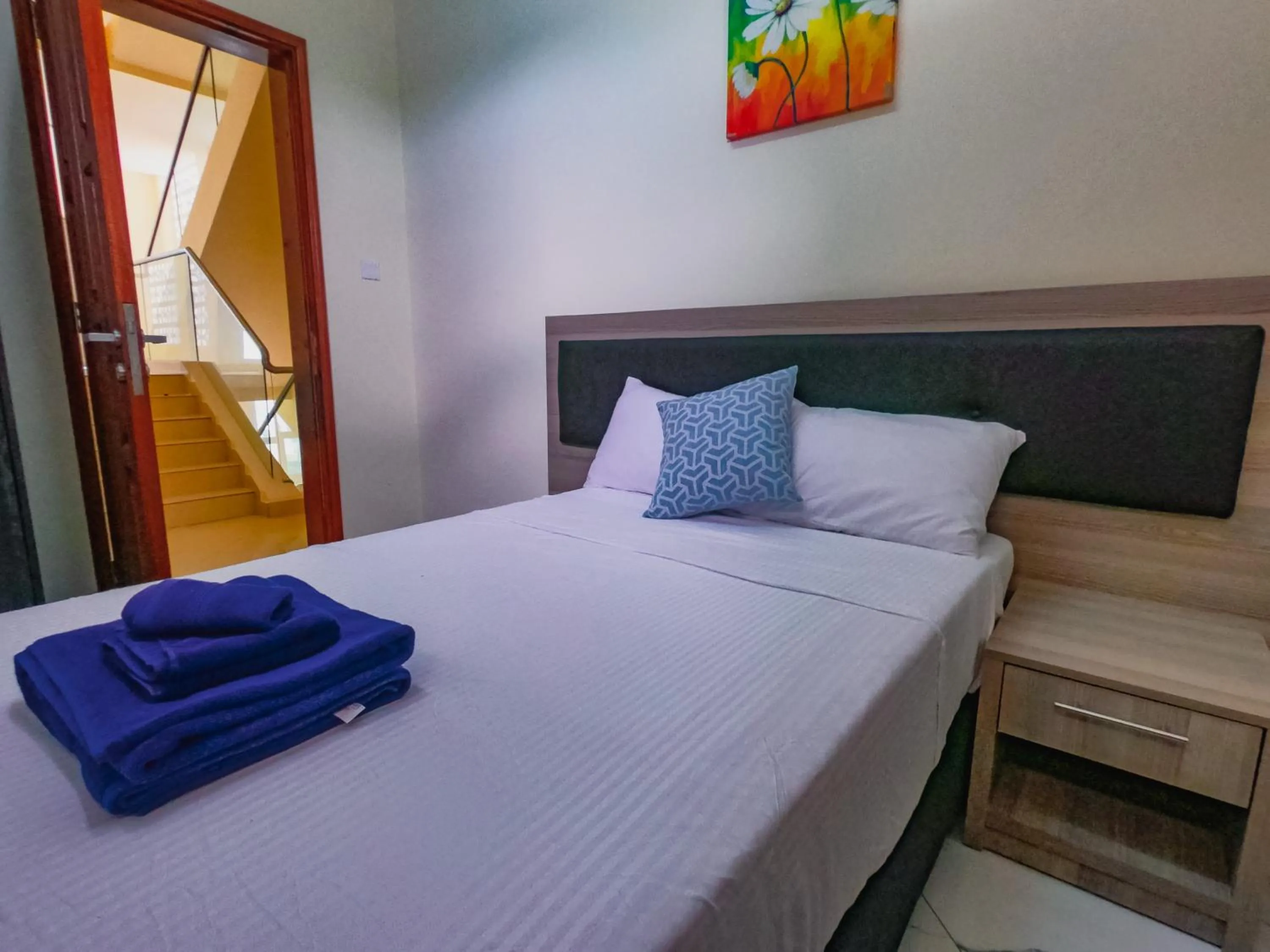 Bedroom, Bed in Fenns Cozy Apartment - Nyali