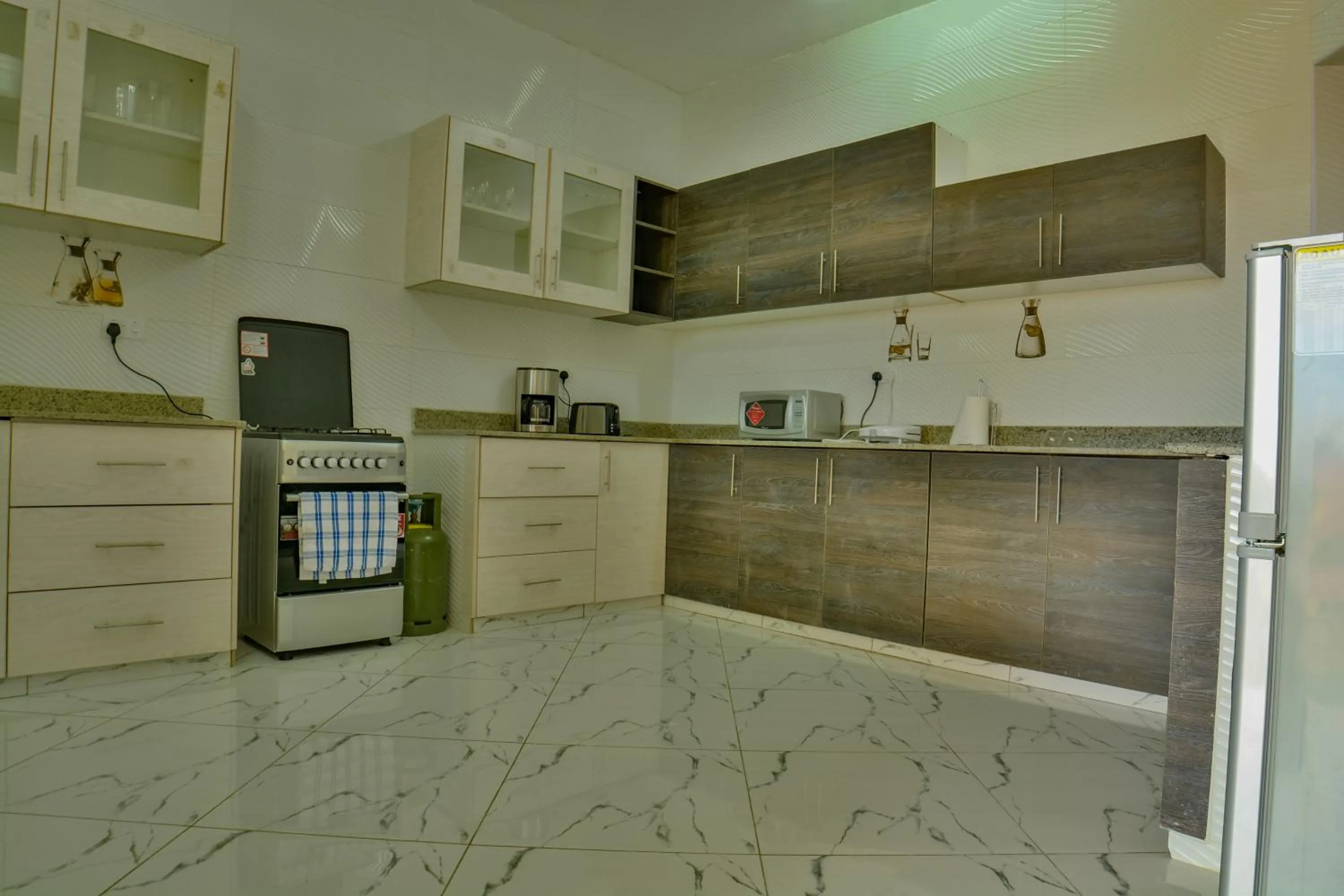 Kitchen or kitchenette in Fenns Cozy Apartment - Nyali