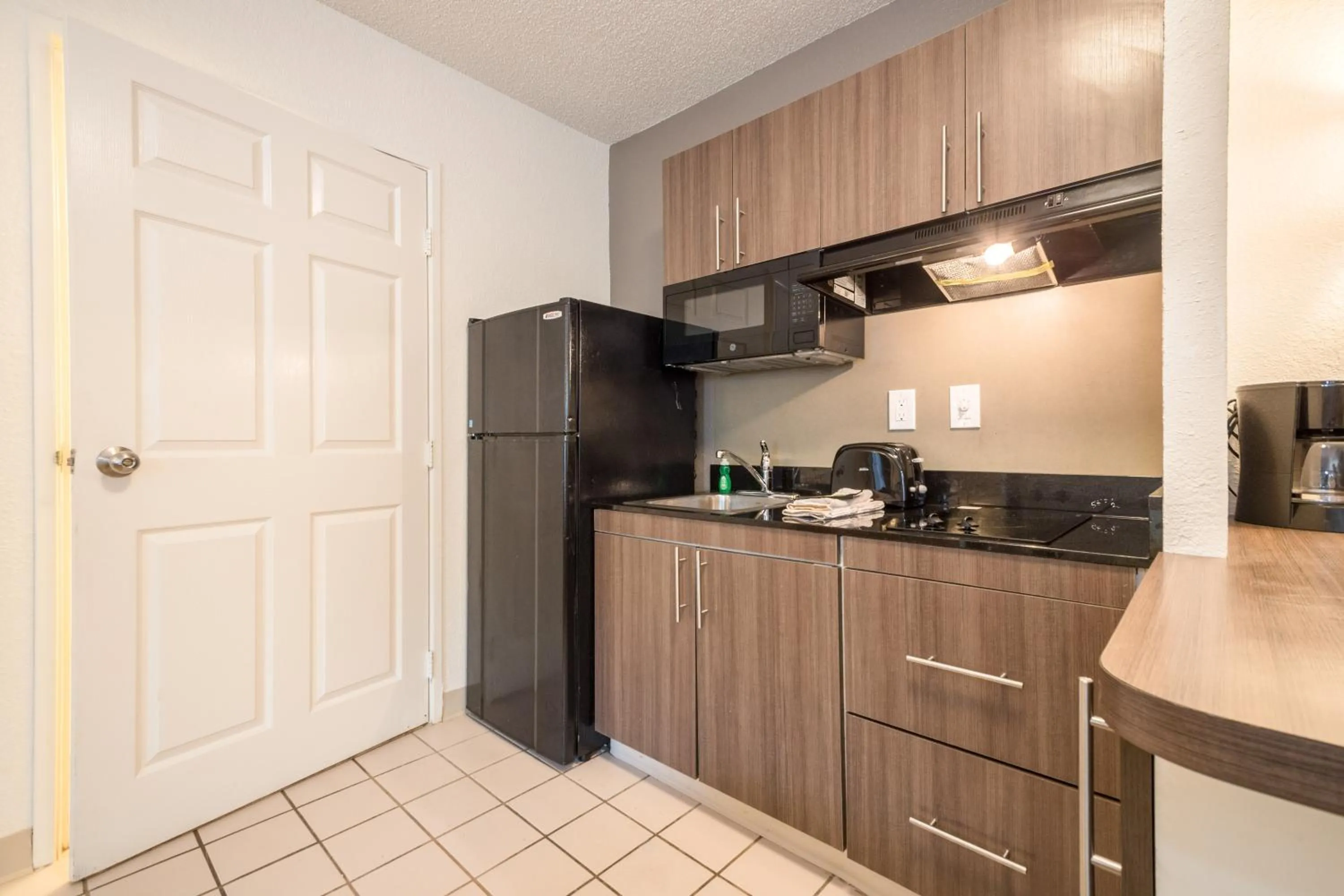 Kitchen or kitchenette in Studio 6-Duluth, GA - Atlanta - Gwinnett Place
