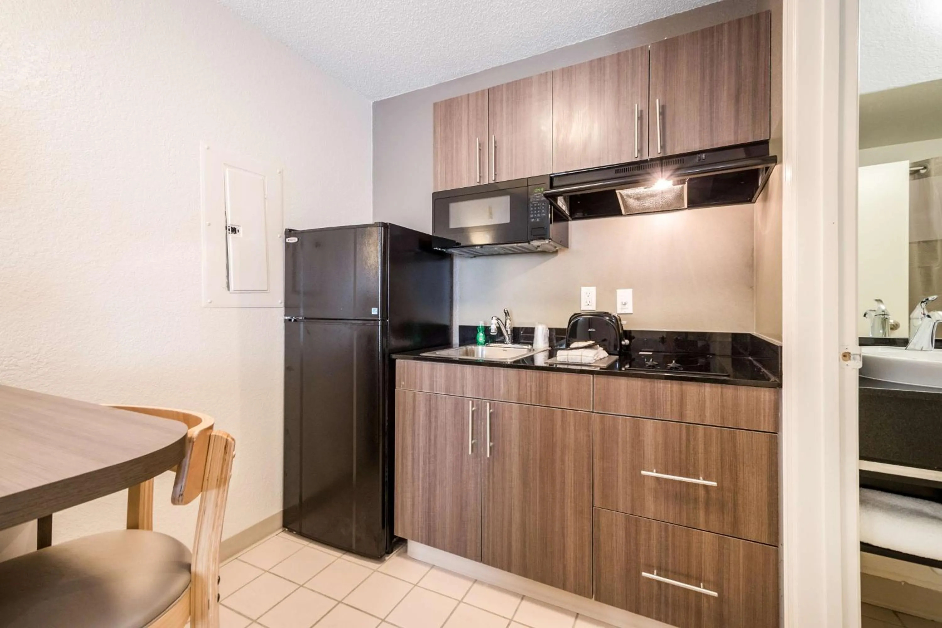 Kitchen or kitchenette in Studio 6-Duluth, GA - Atlanta - Gwinnett Place