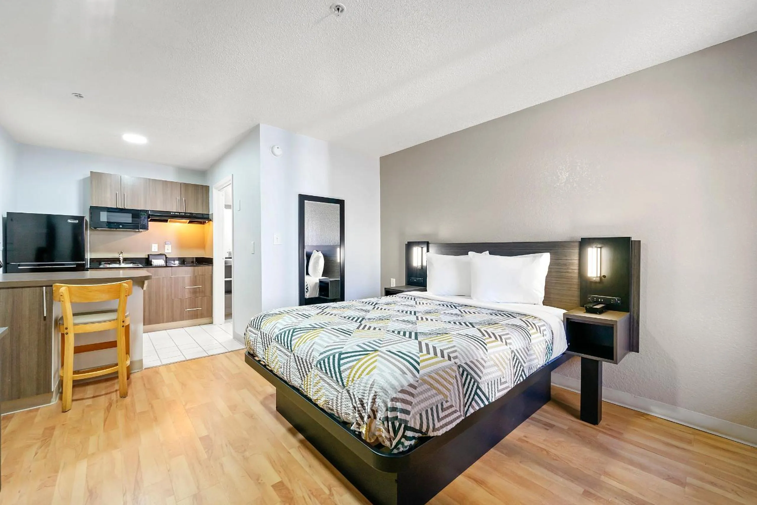 Bed in Studio 6-Duluth, GA - Atlanta - Gwinnett Place