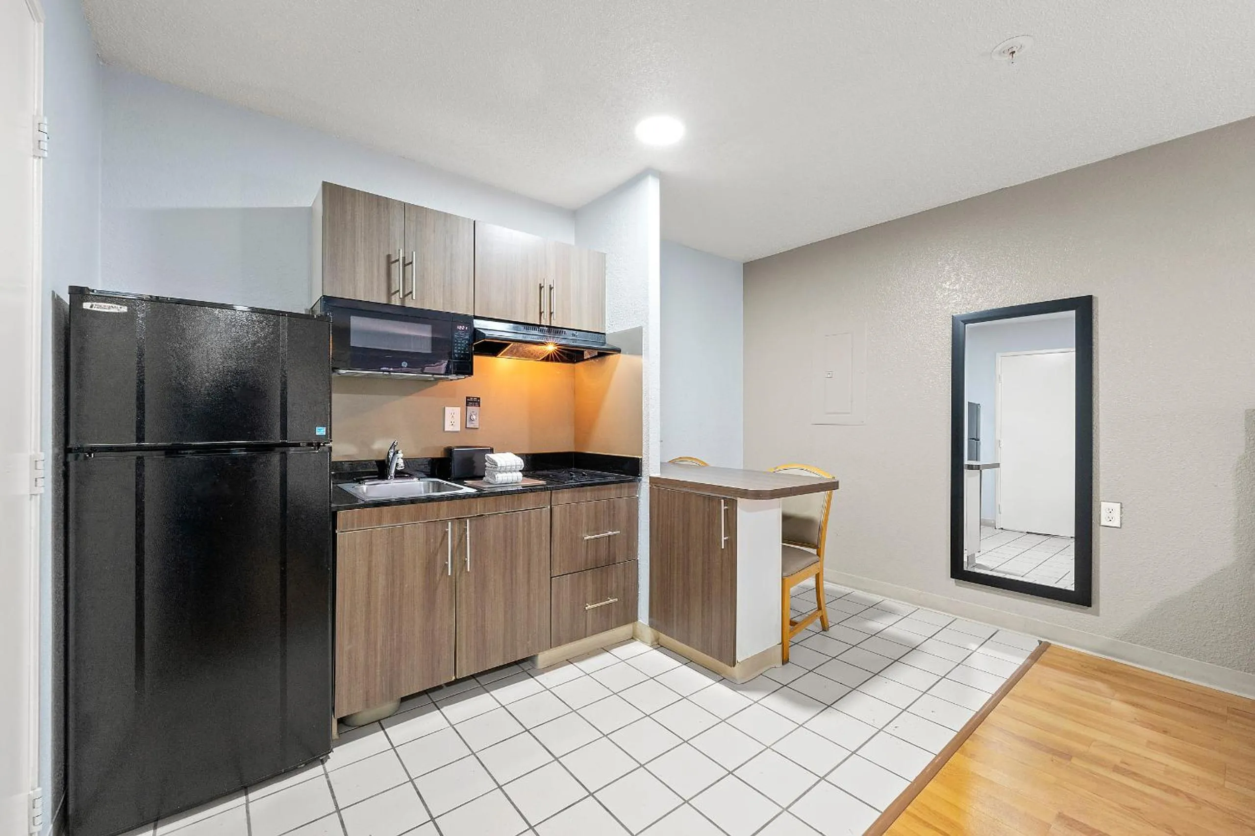 Kitchen or kitchenette in Studio 6-Duluth, GA - Atlanta - Gwinnett Place