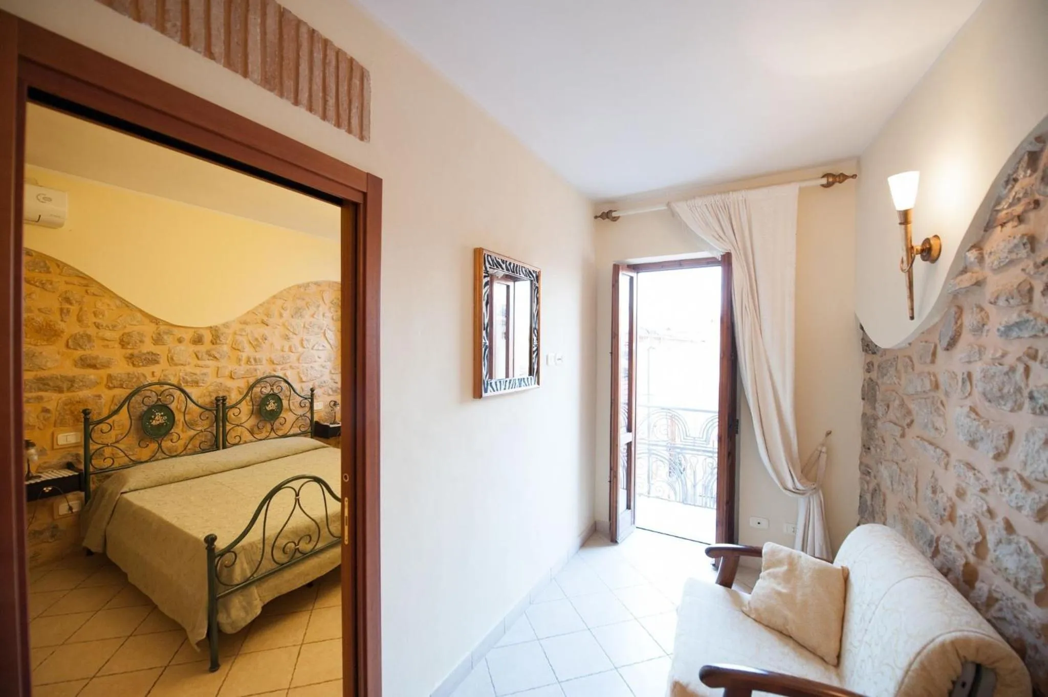 Bed in Bed And Breakfast Mblò