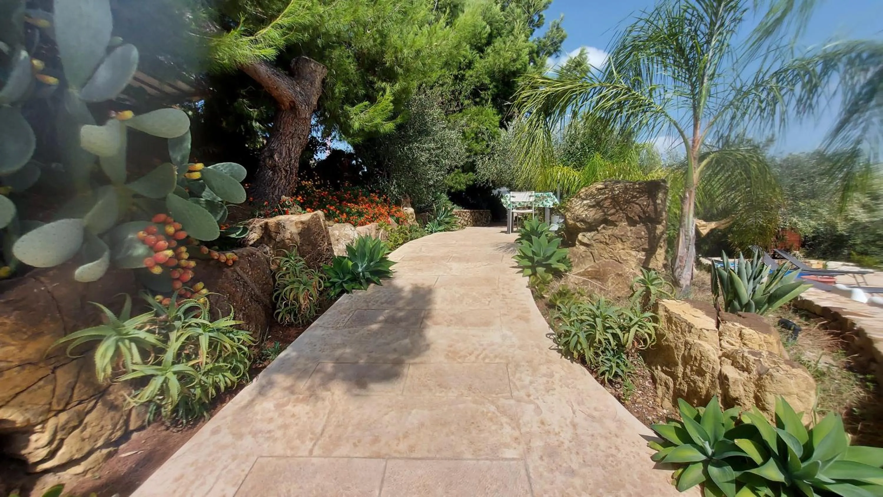 Garden view in La Suite Di Segesta