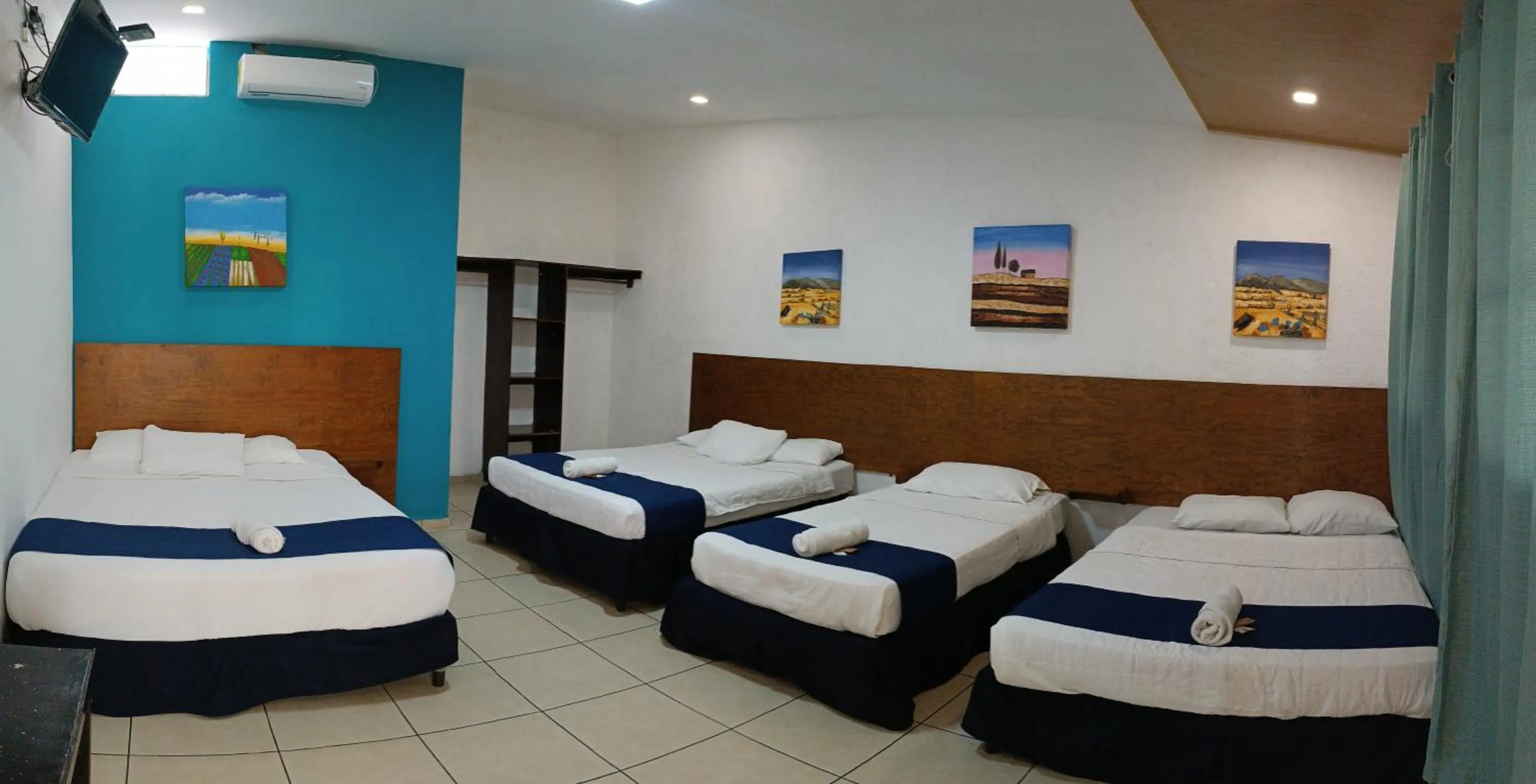 Photo of the whole room, Bed in El Patio de Don Moncho