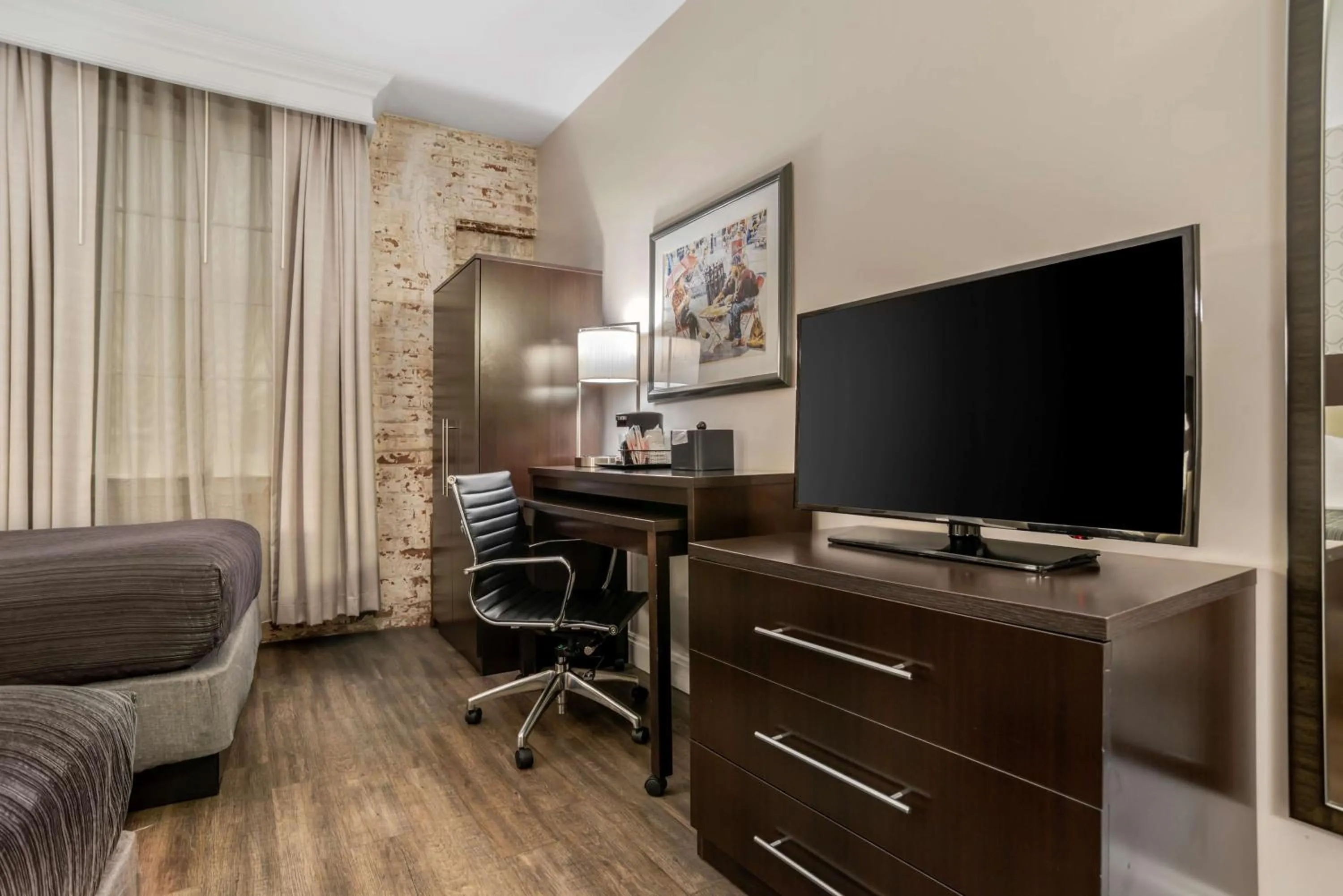 Bedroom in Best Western Plus St. Christopher Hotel