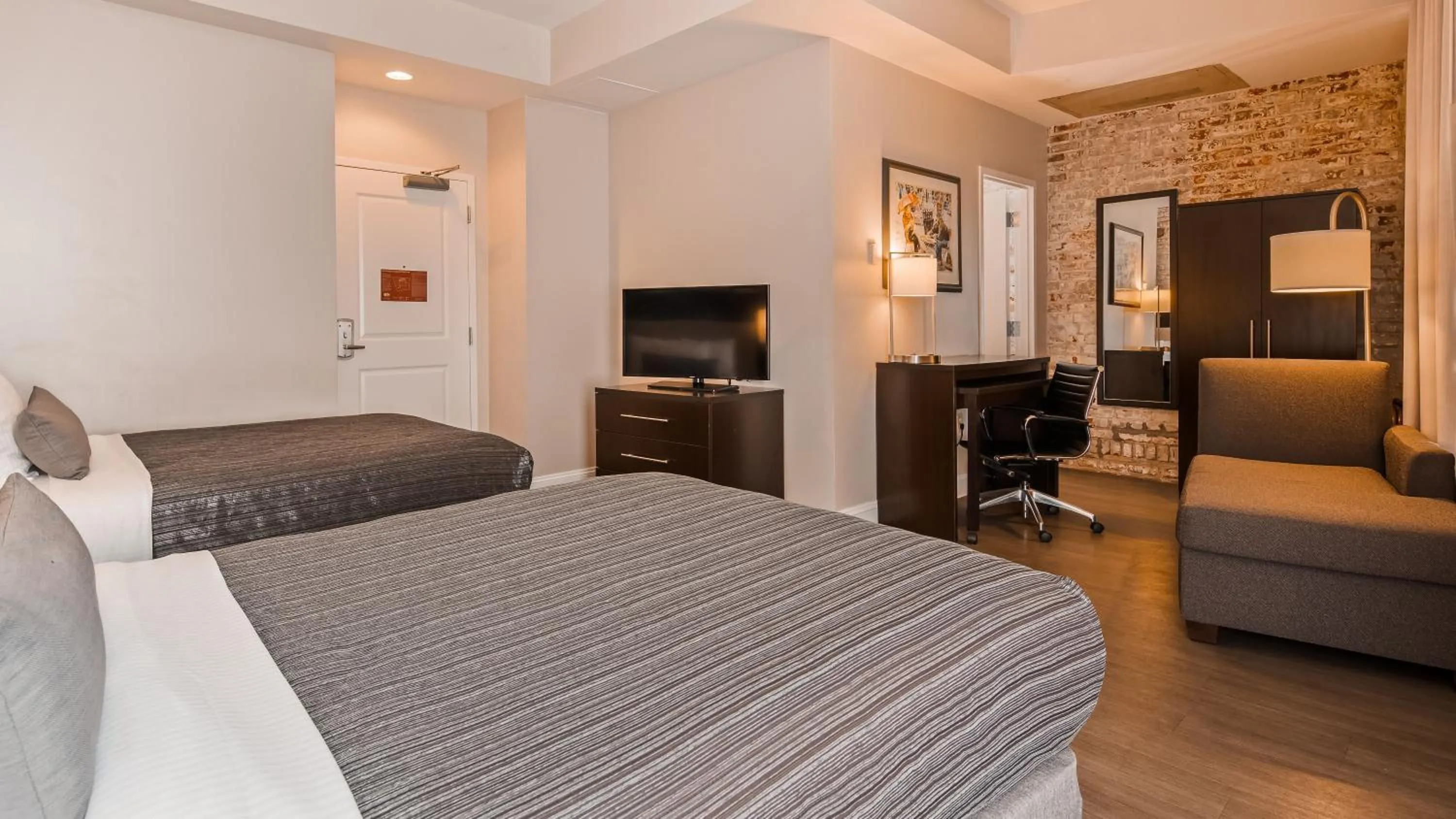 Bedroom, Bed in Best Western Plus St. Christopher Hotel