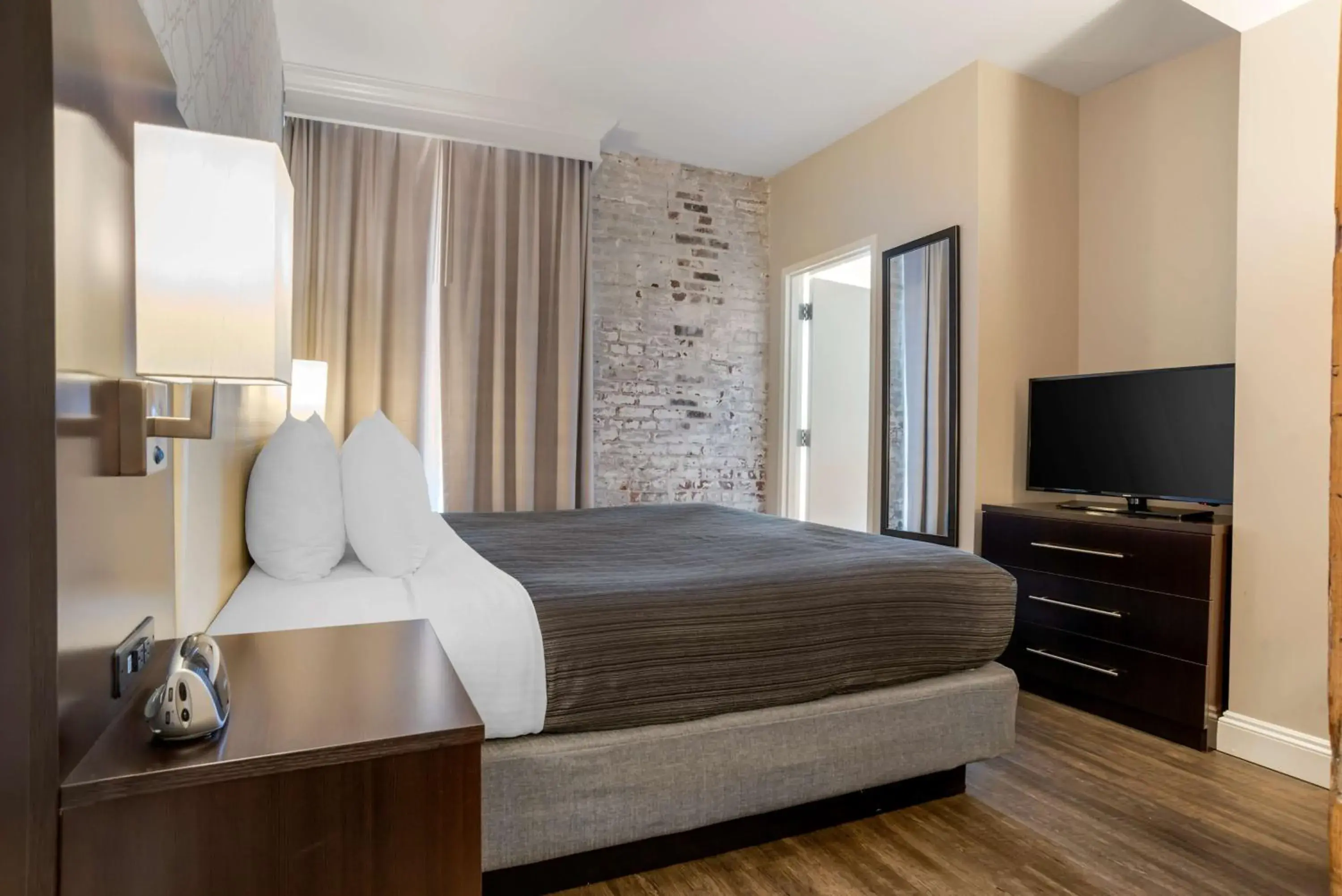 Bedroom, Bed in Best Western Plus St. Christopher Hotel Bedroom, Bed in Best Western Plus St. Christopher Hotel