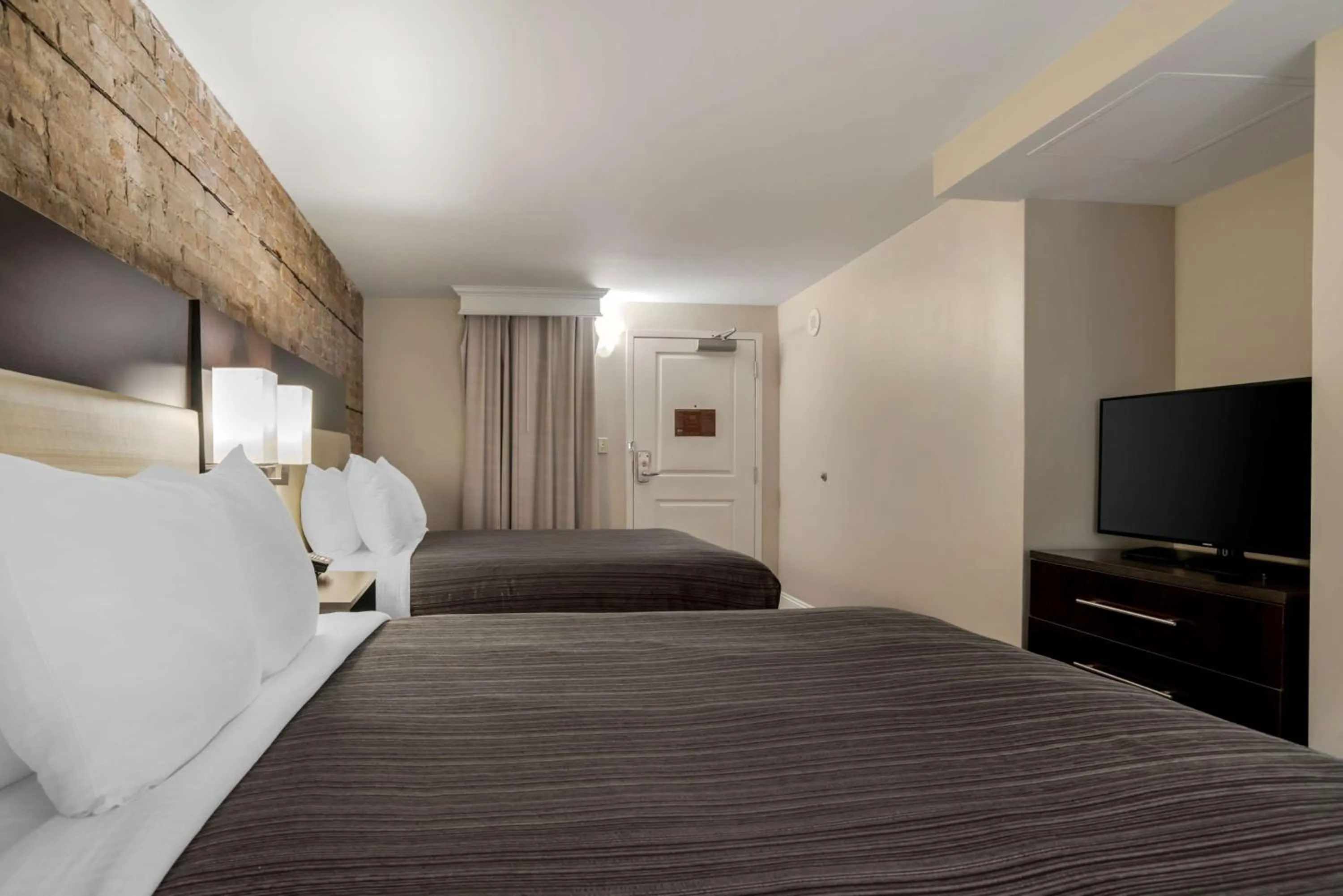 Bedroom, Bed in Best Western Plus St. Christopher Hotel