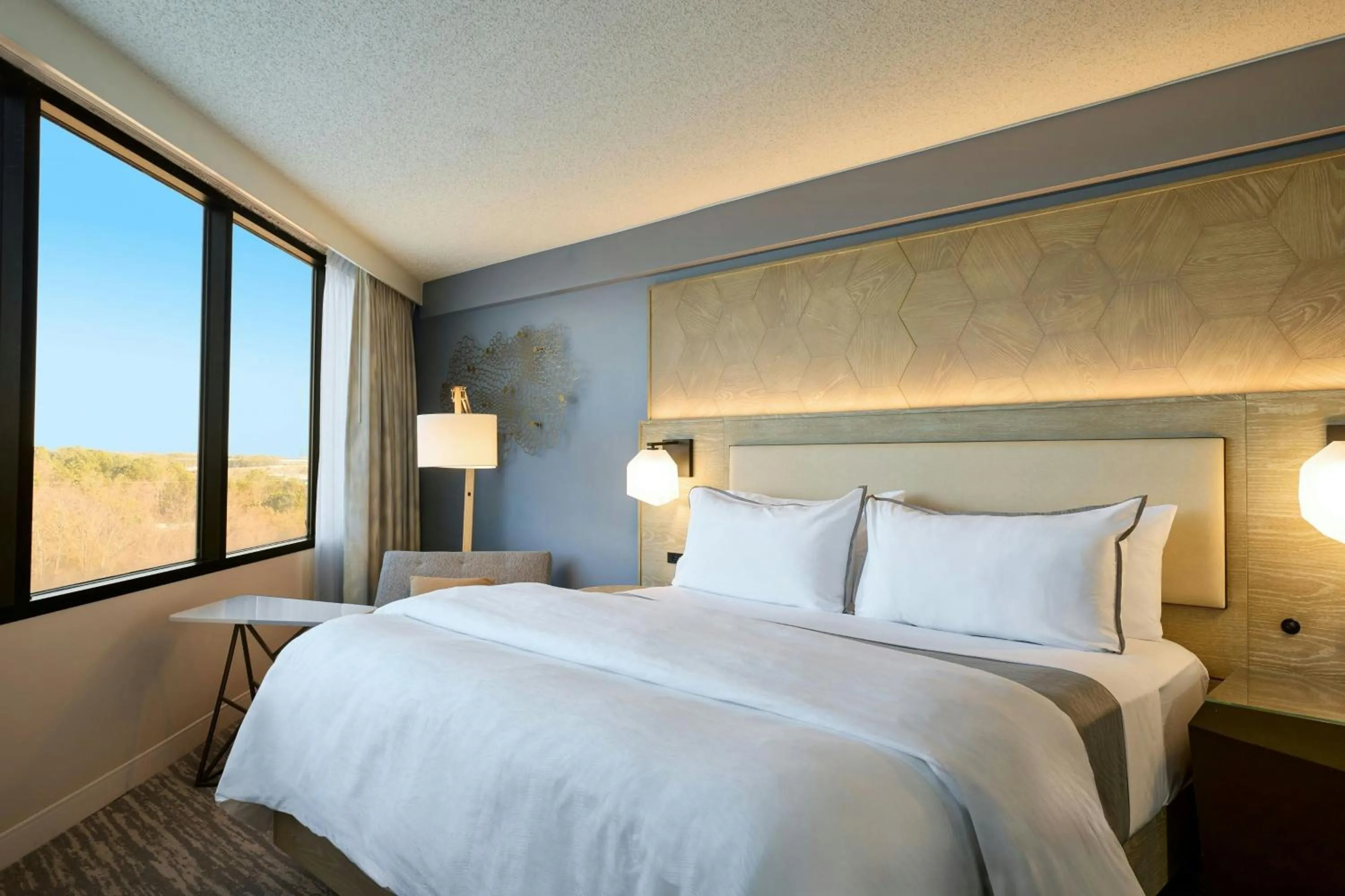 Photo of the whole room, Bed in The Westin Atlanta Airport