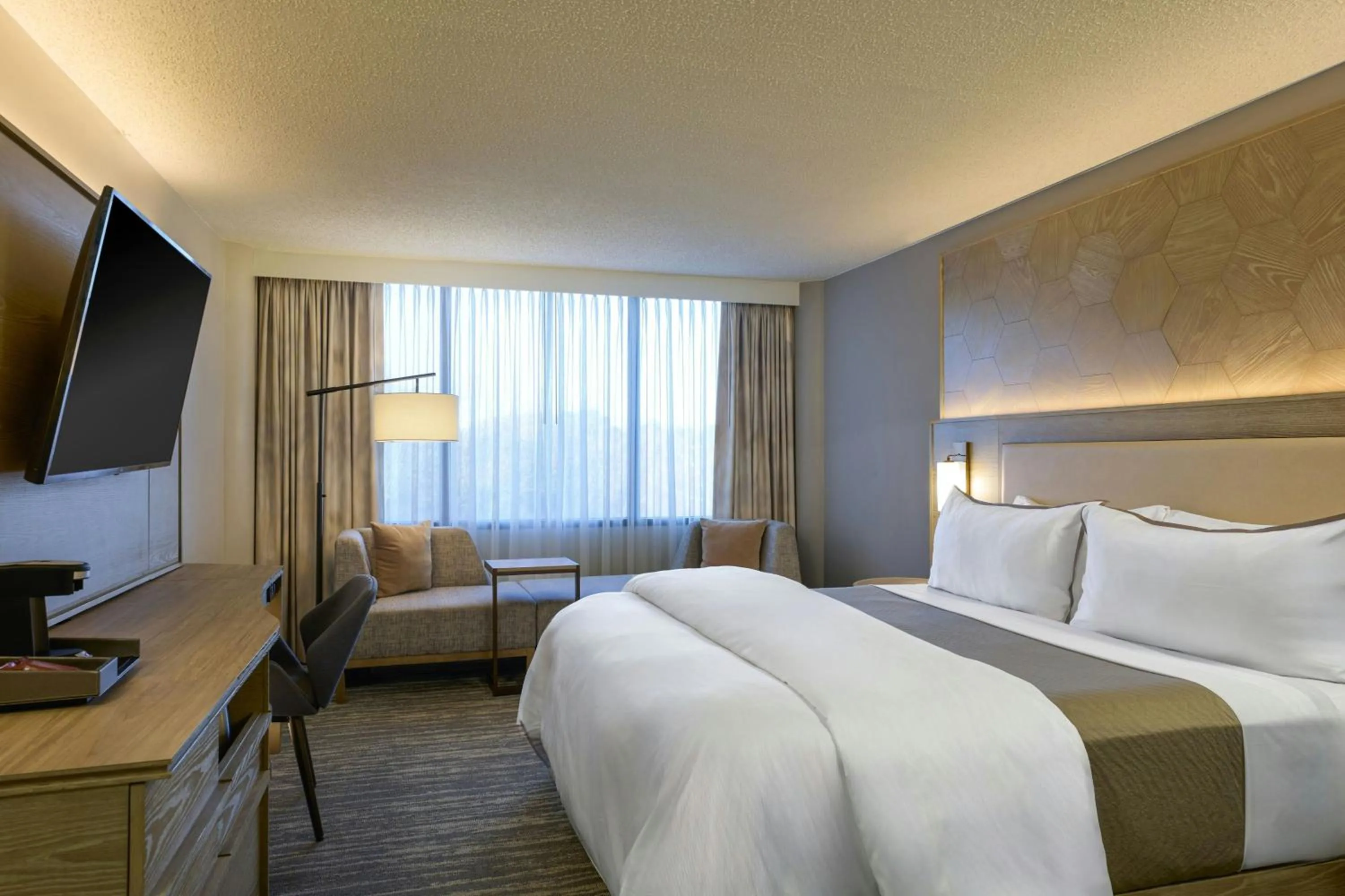 Photo of the whole room, Bed in The Westin Atlanta Airport