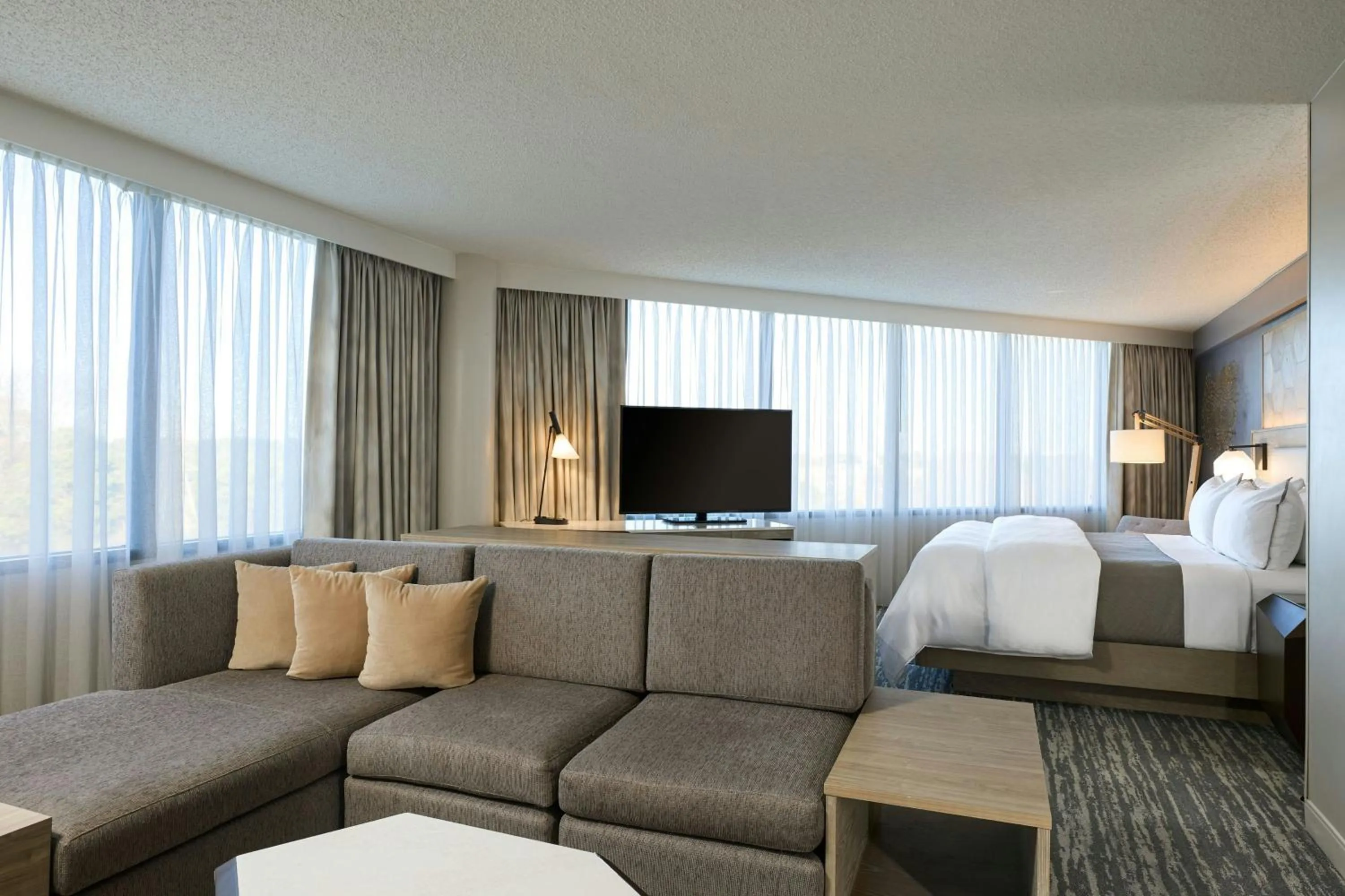 Photo of the whole room, Bed in The Westin Atlanta Airport