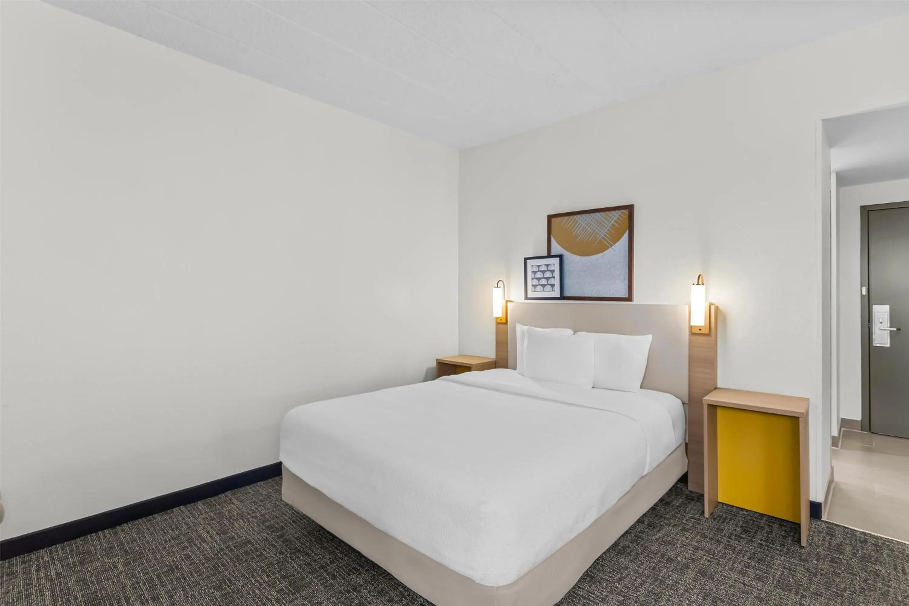 Bed in Spark by Hilton Des Plaines Chicago O'Hare