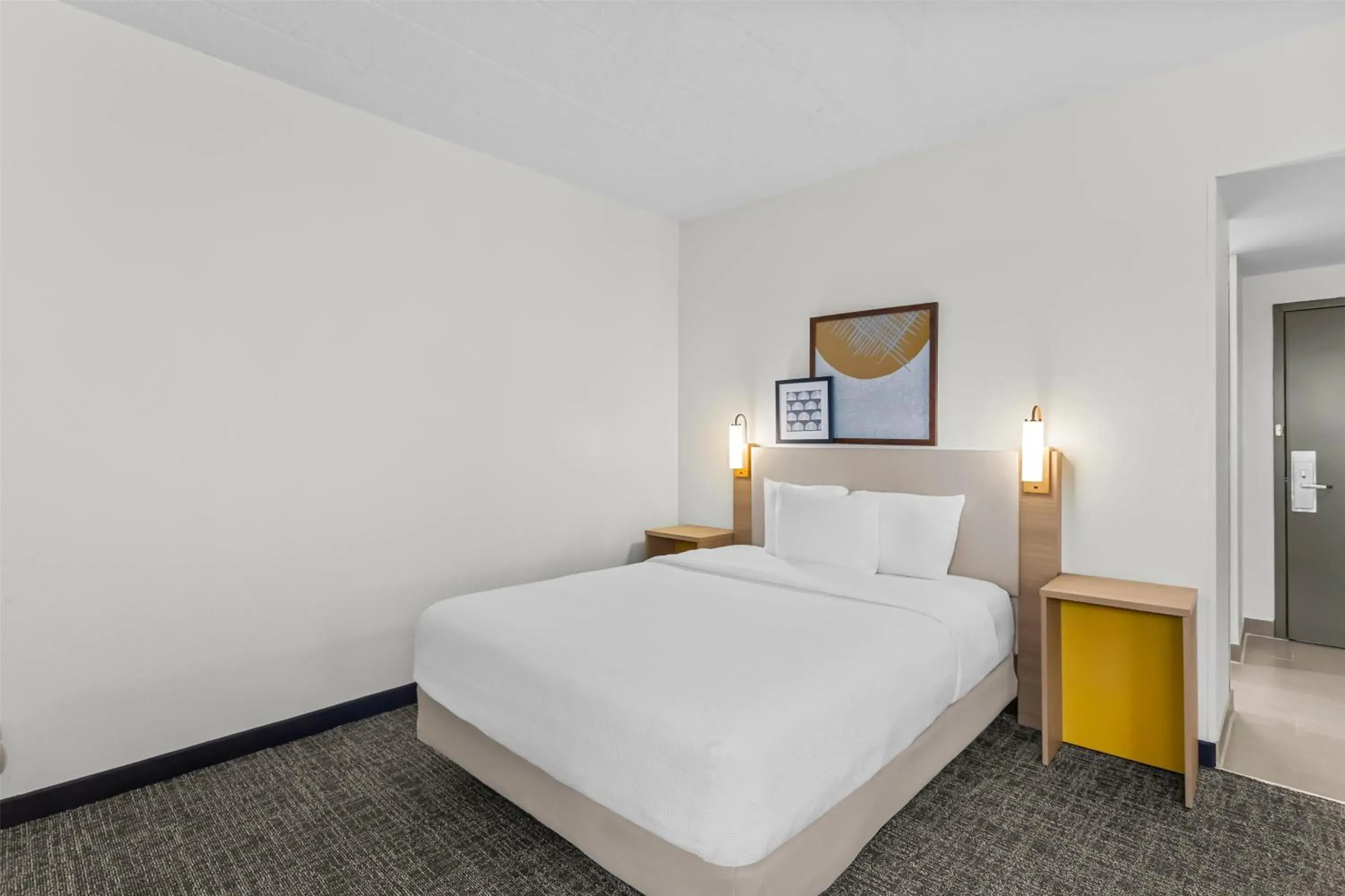 Bed in Spark by Hilton Des Plaines Chicago O'Hare Bed in Spark by Hilton Des Plaines Chicago O'Hare