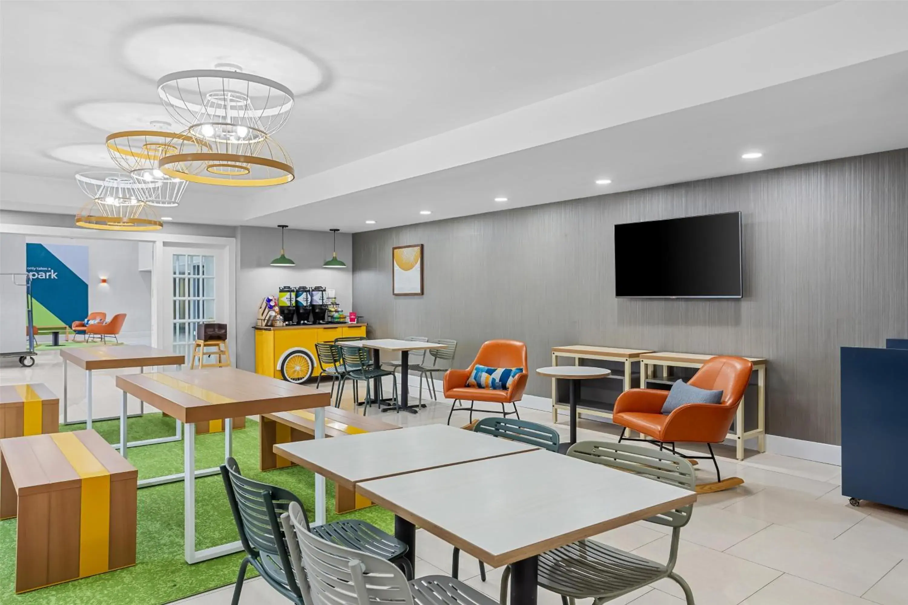 Breakfast in Spark by Hilton Des Plaines Chicago O'Hare Breakfast in Spark by Hilton Des Plaines Chicago O'Hare