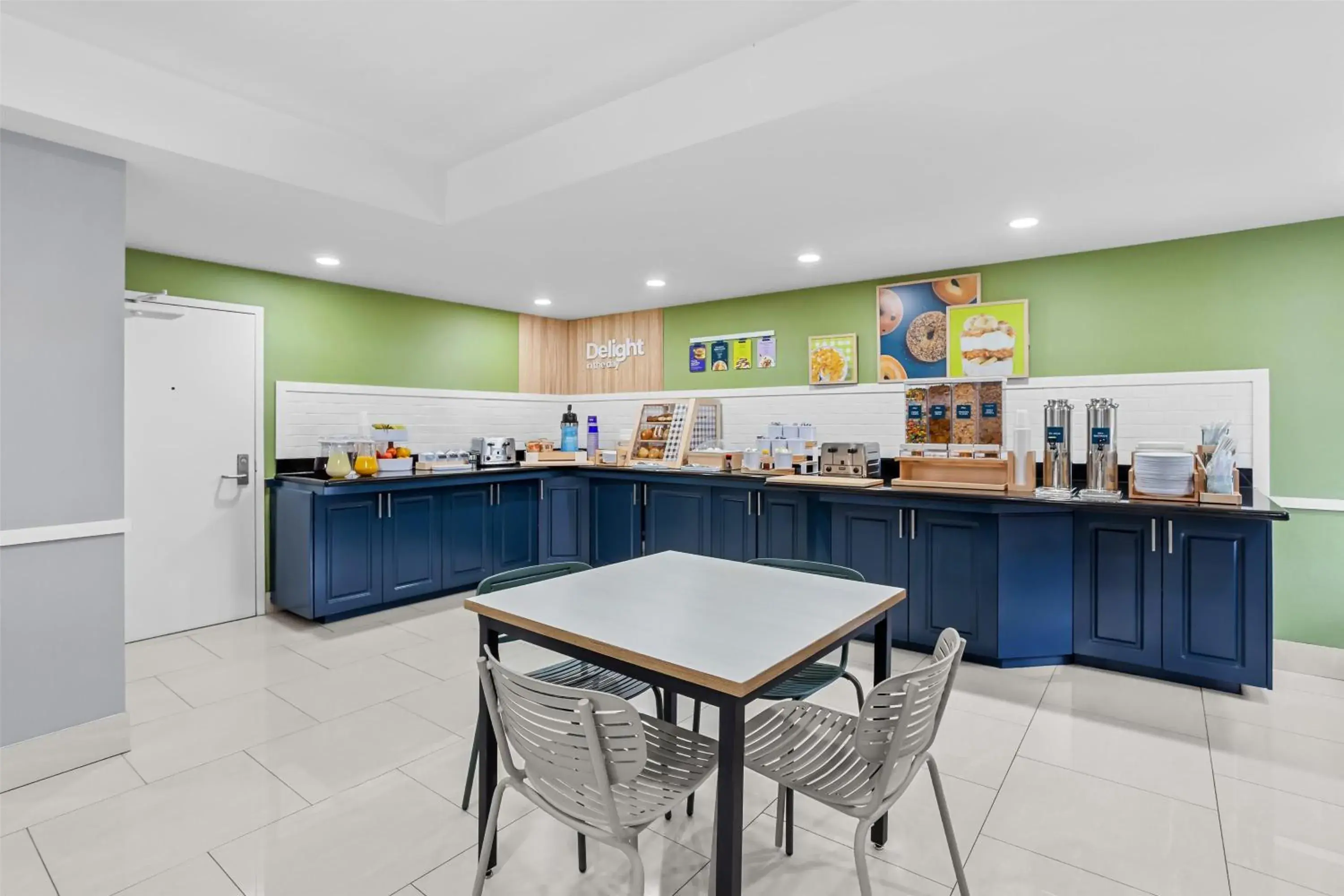 Breakfast in Spark by Hilton Des Plaines Chicago O'Hare Breakfast in Spark by Hilton Des Plaines Chicago O'Hare