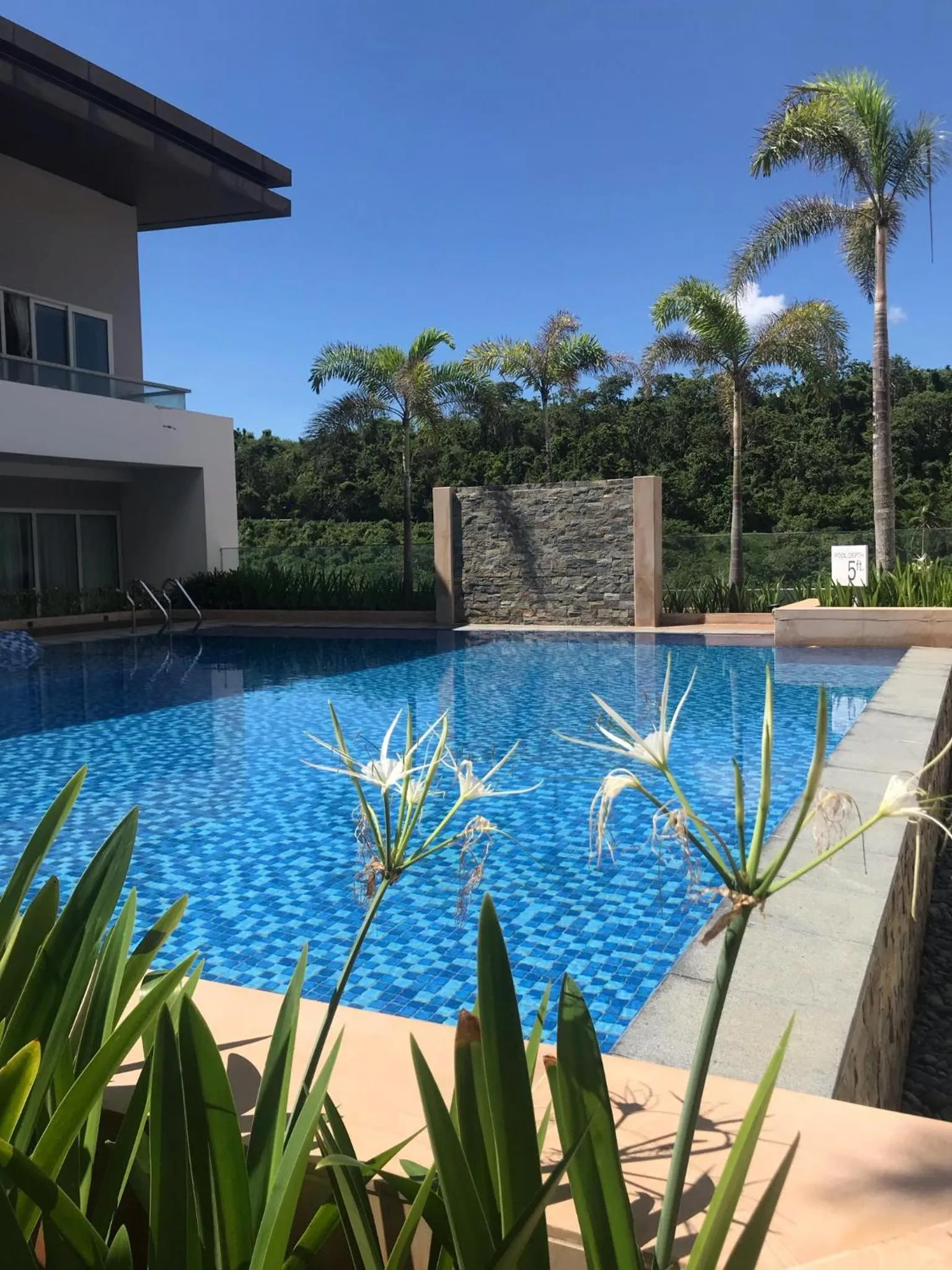 Swimming pool in Belmont Hotel Boracay near Newcoast Beach