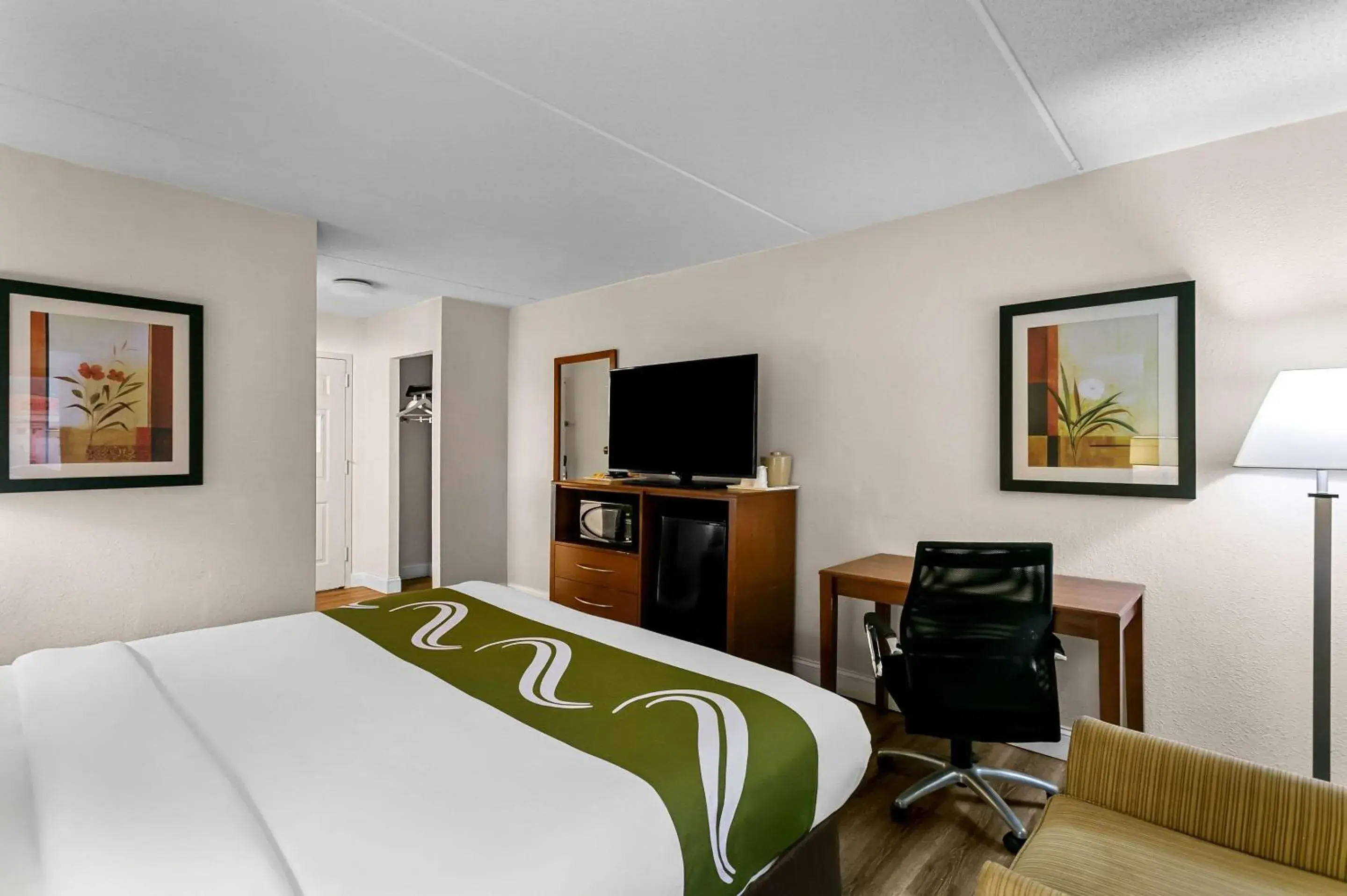 Bedroom, Bed in Quality Inn Jessup - Columbia South Near Fort Meade Bedroom, Bed in Quality Inn Jessup - Columbia South Near Fort Meade