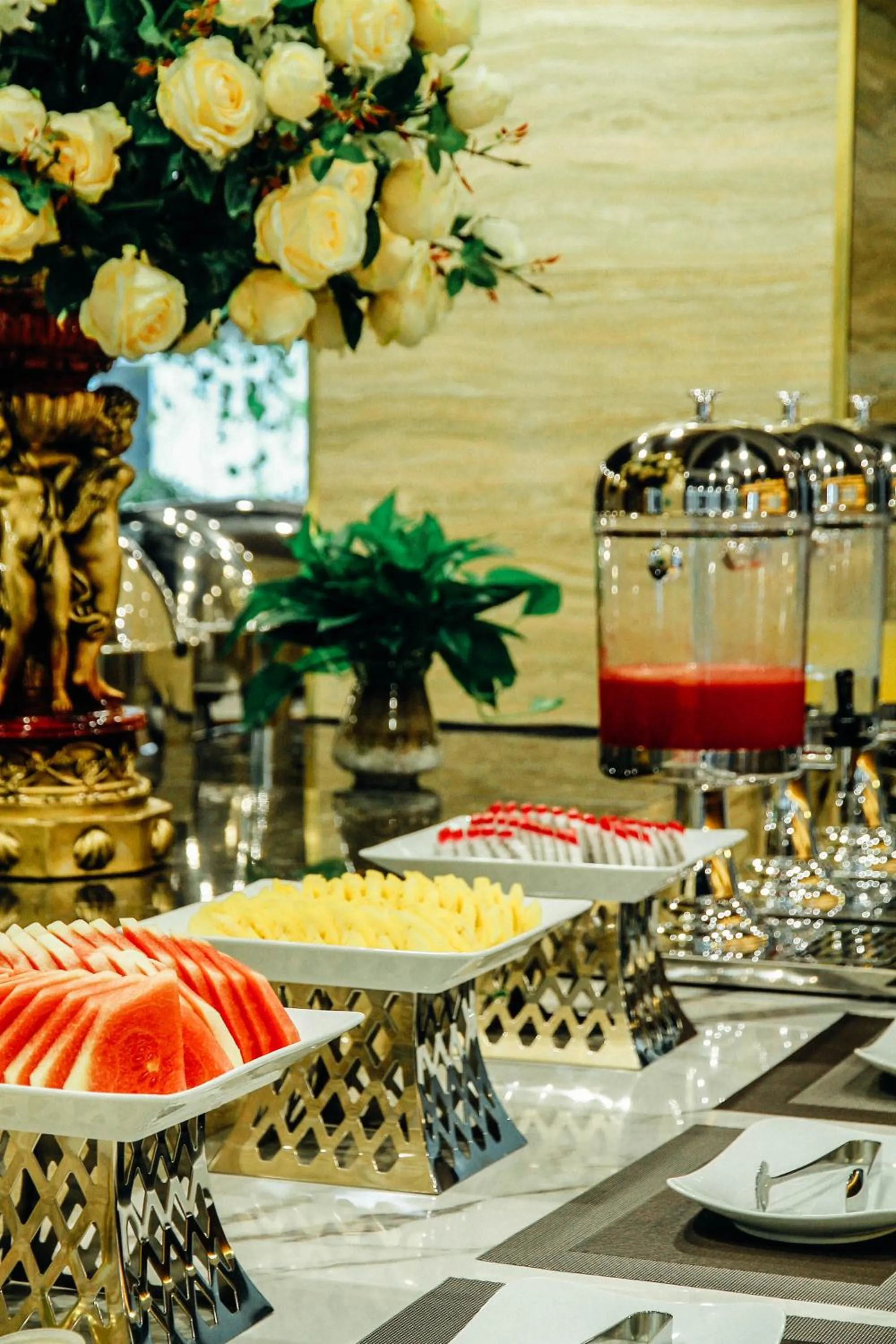 Restaurant/places to eat in Topone Halong Hotel