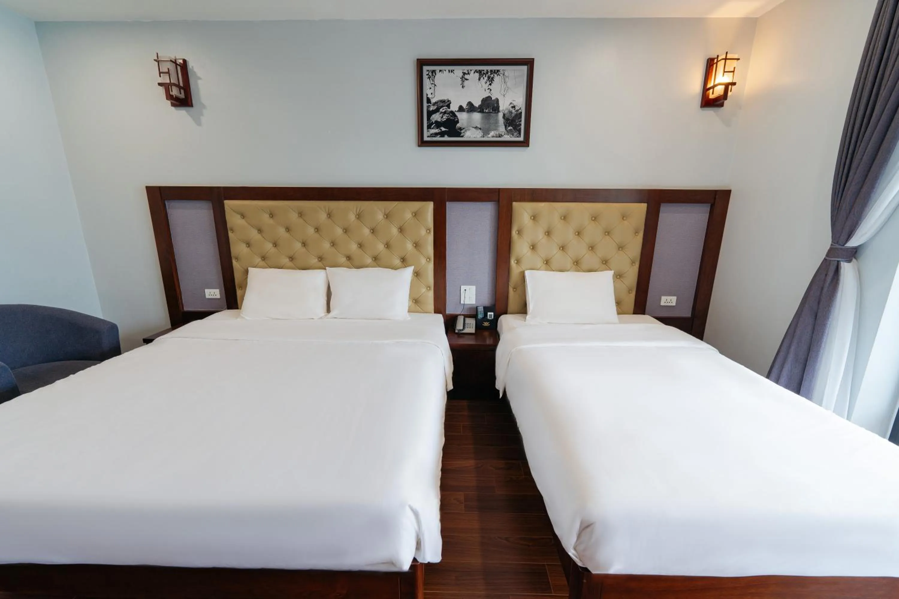 Bed in Topone Halong Hotel