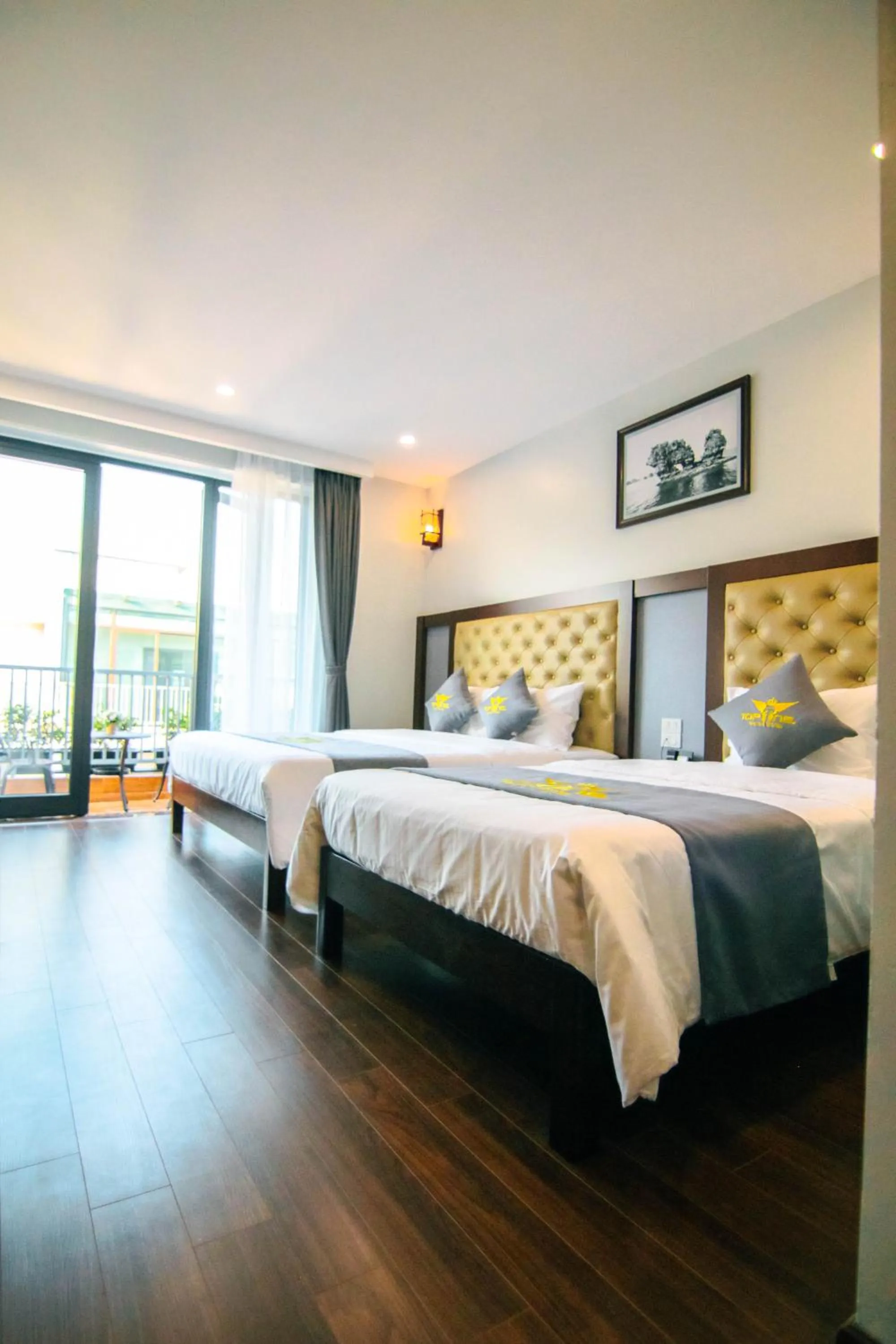 Bed in Topone Halong Hotel