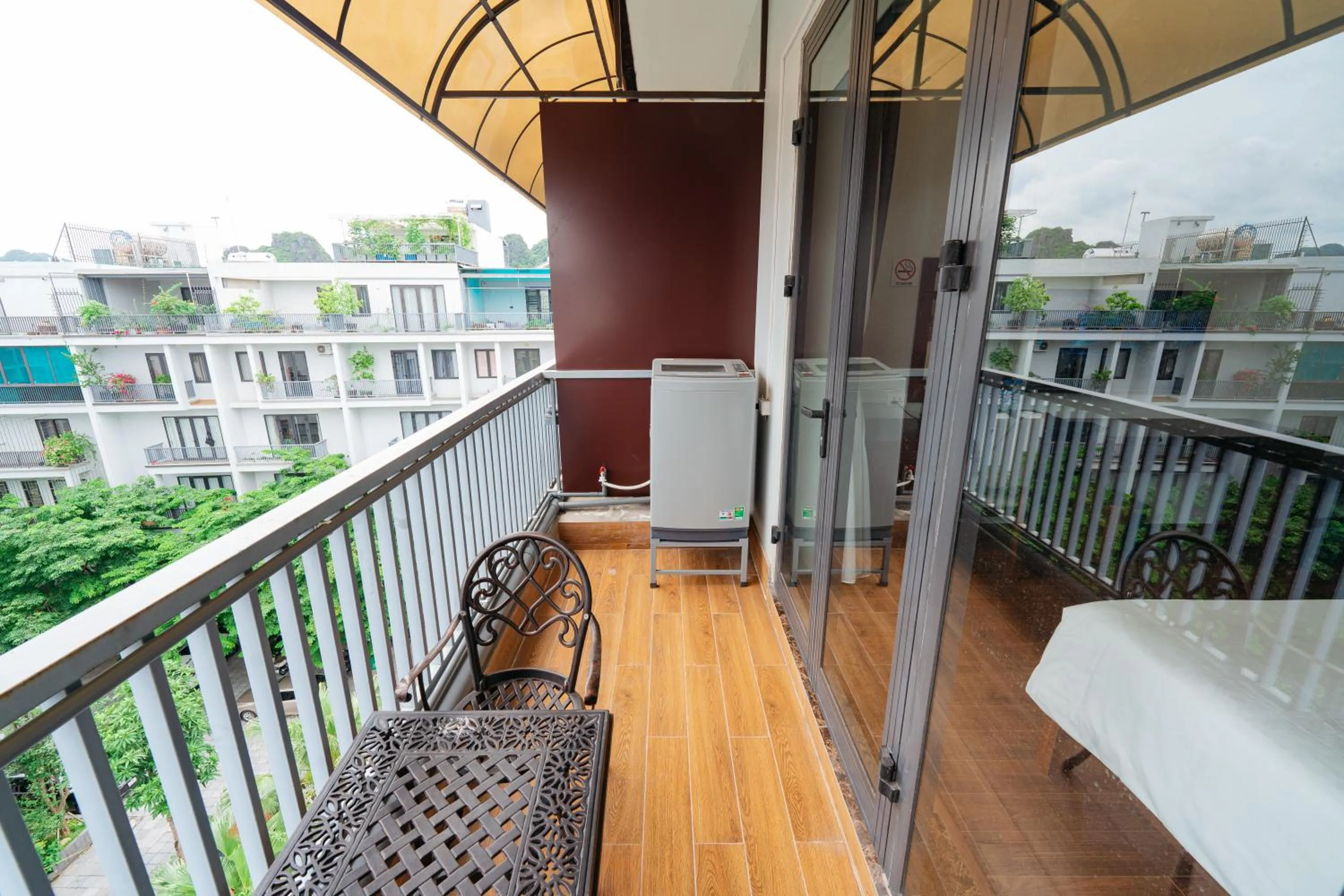 Balcony/Terrace in Topone Halong Hotel