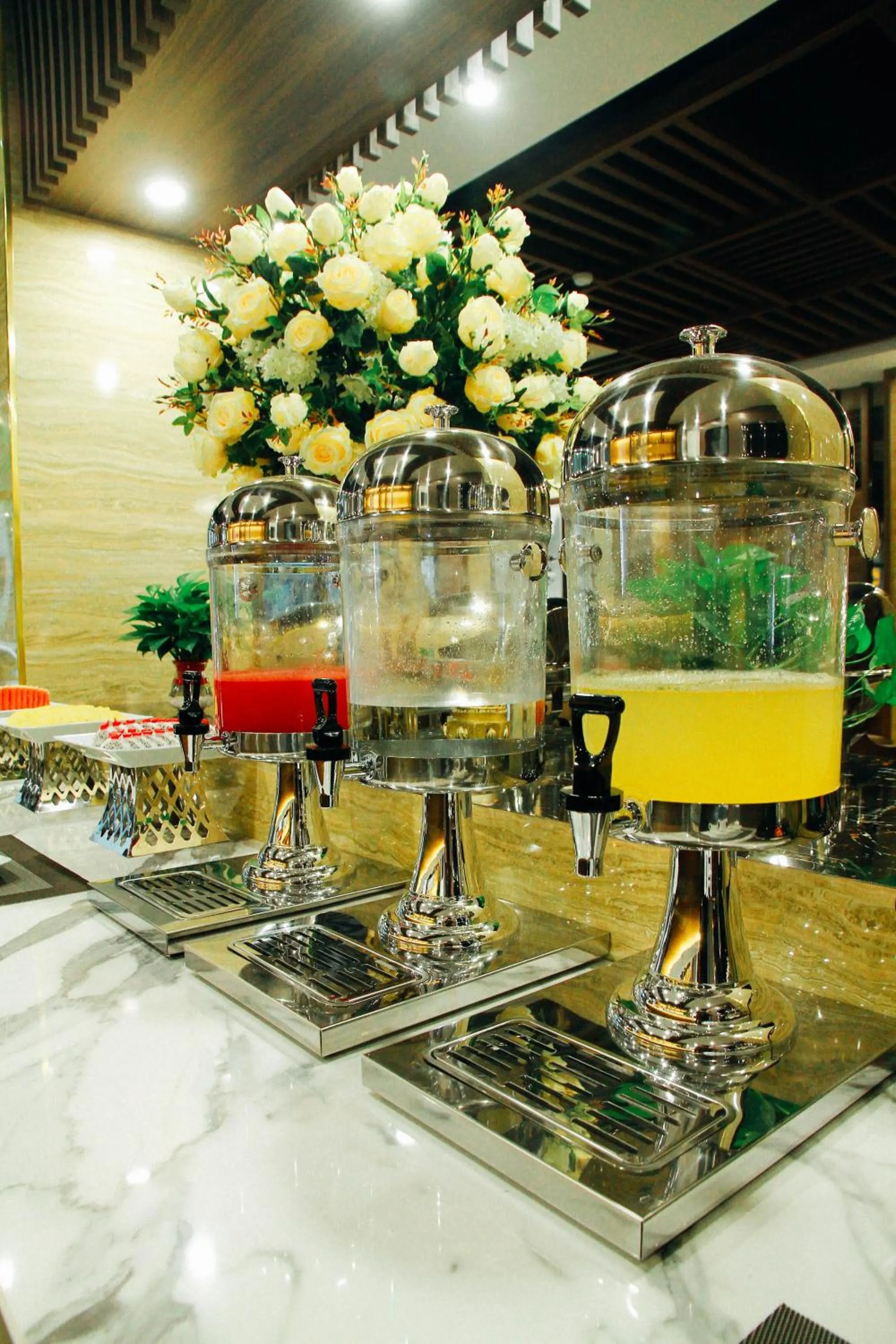 Restaurant/places to eat in Topone Halong Hotel