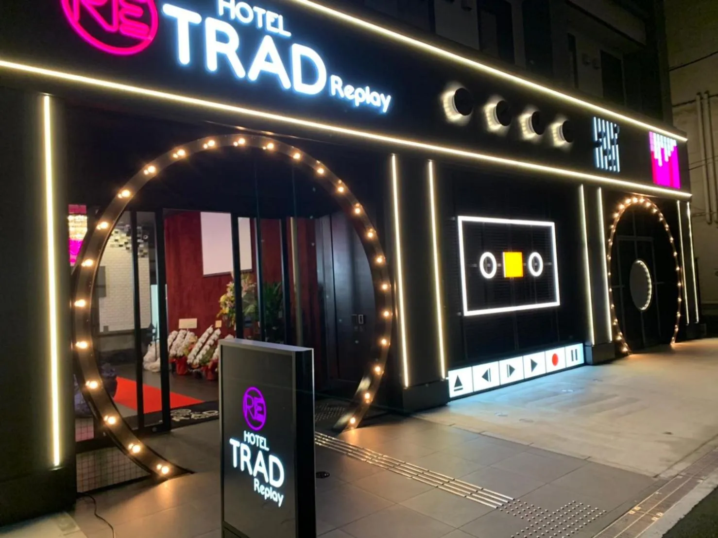 Property building in HOTEL TRAD Replay