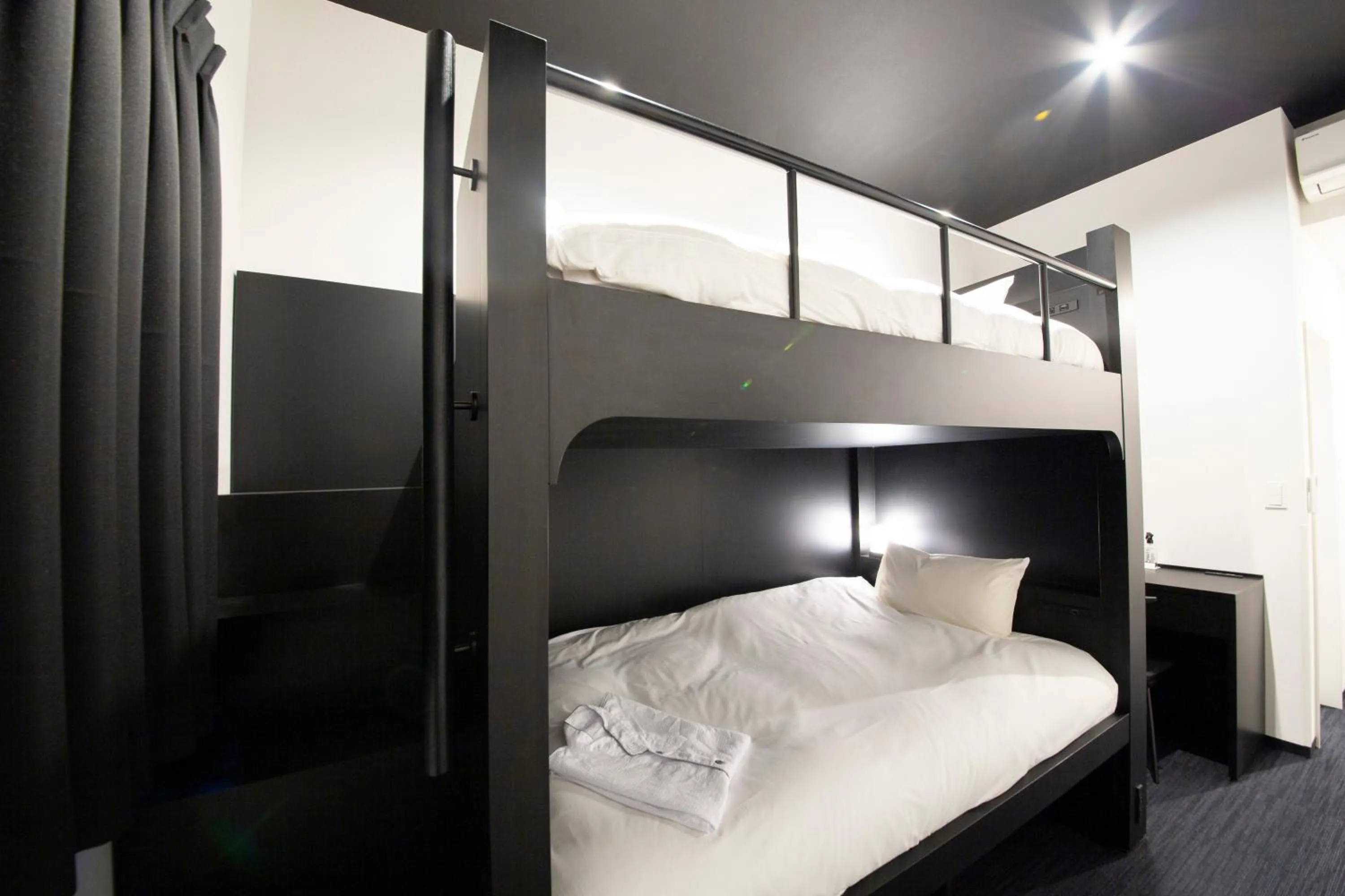 Bedroom, Bed in HOTEL TRAD Replay