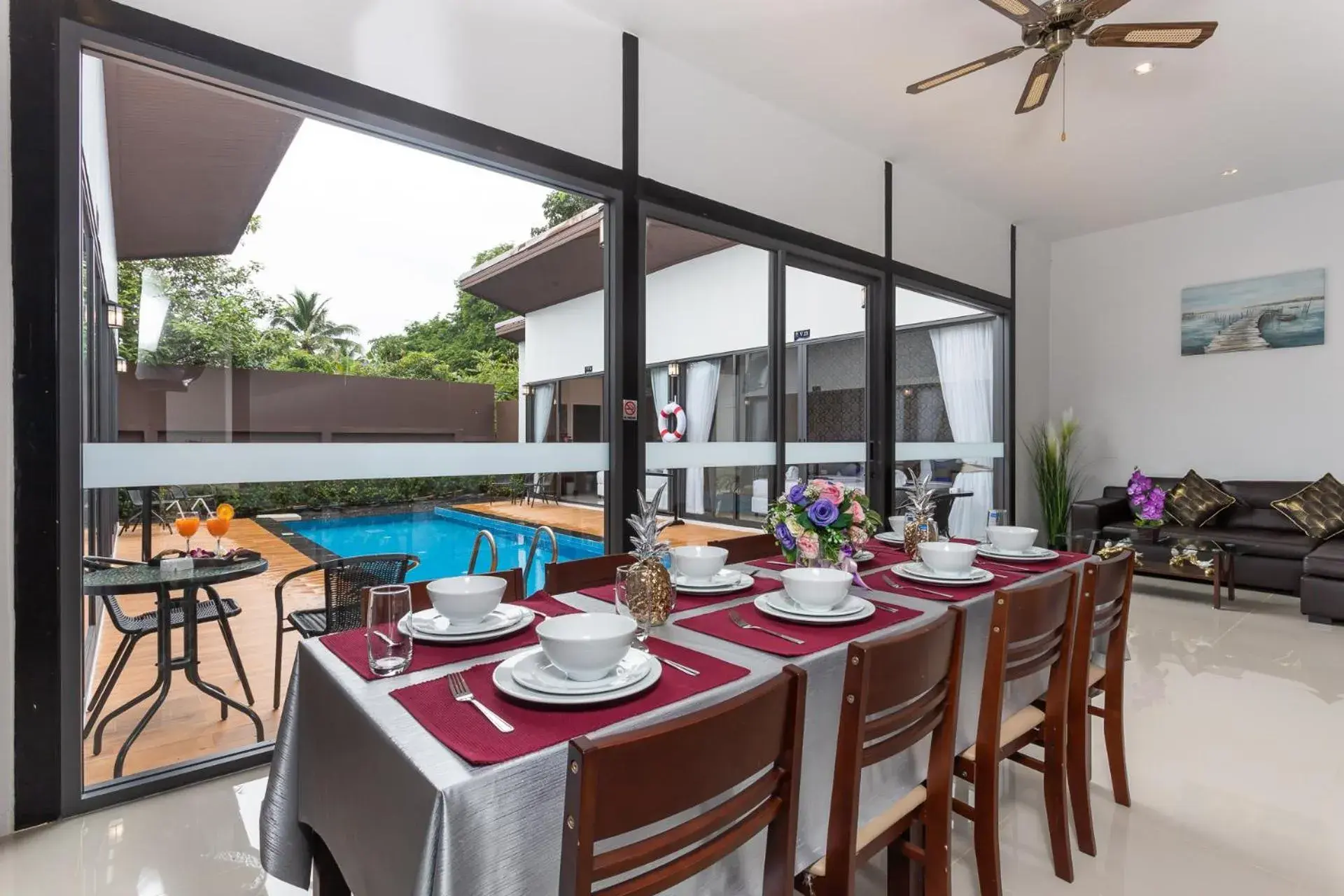 Restaurant/places to eat in The Thames Pool Access Resort & Villa - SHA Extra Plus Restaurant/places to eat in The Thames Pool Access Resort & Villa - SHA Extra Plus