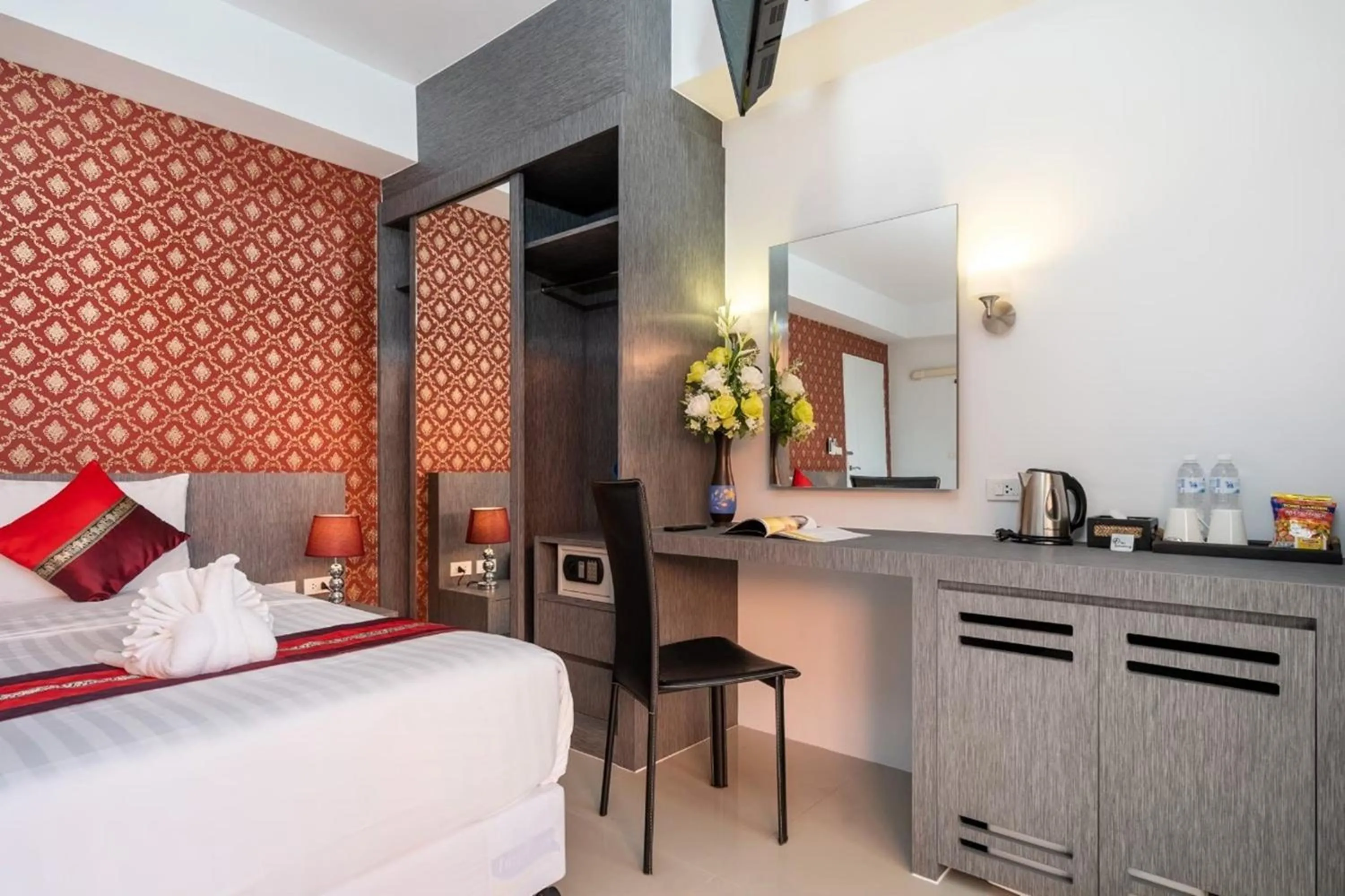 Bedroom, Bed in The Thames Pool Access Resort & Villa - SHA Extra Plus
