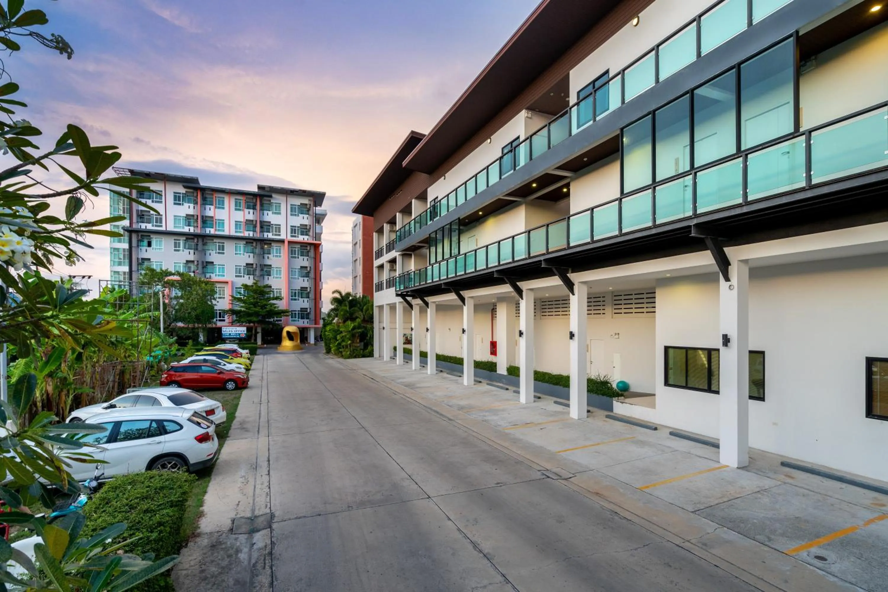 Parking in The Thames Pool Access Resort & Villa - SHA Extra Plus