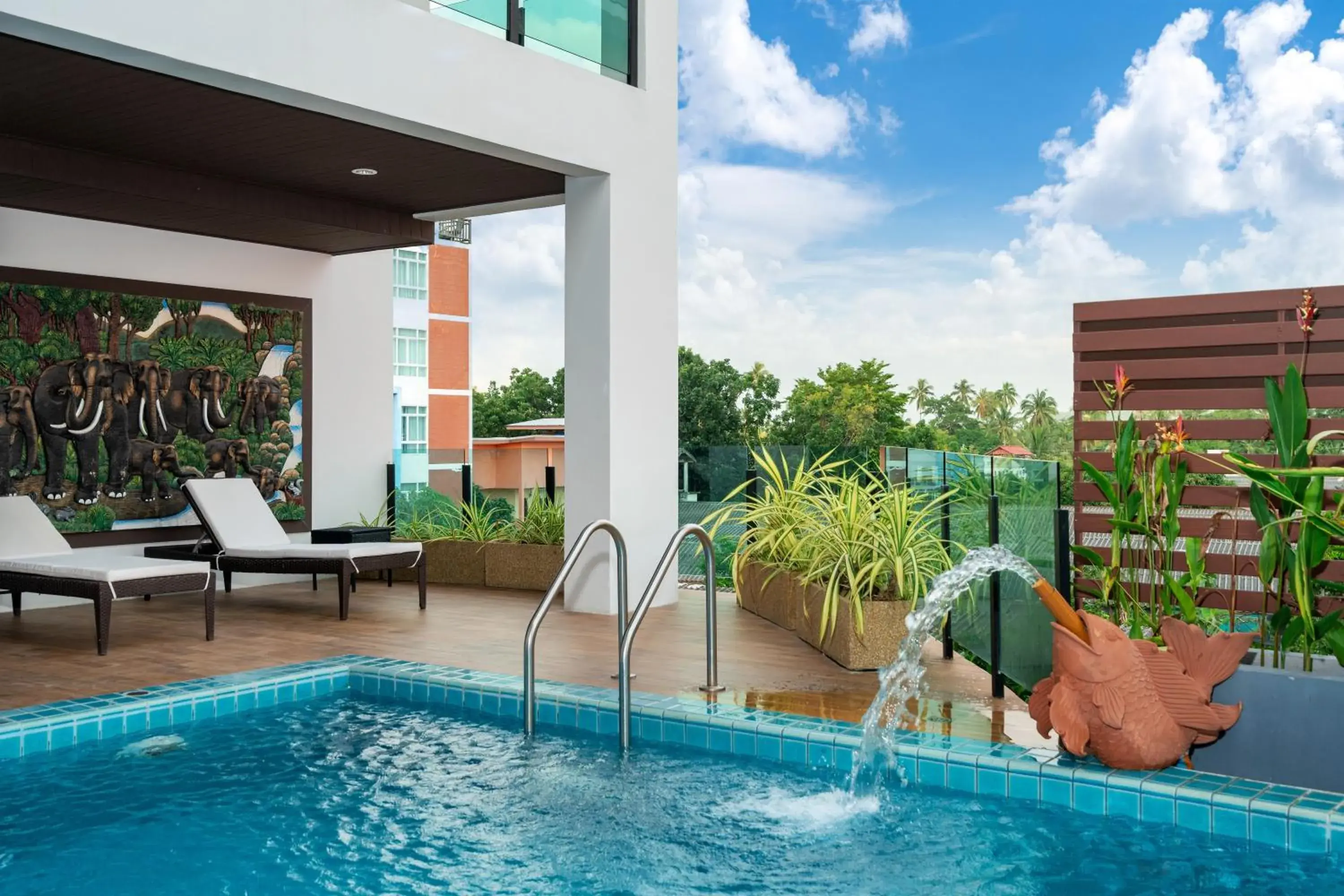 Swimming pool in The Thames Pool Access Resort & Villa - SHA Extra Plus Swimming pool in The Thames Pool Access Resort & Villa - SHA Extra Plus