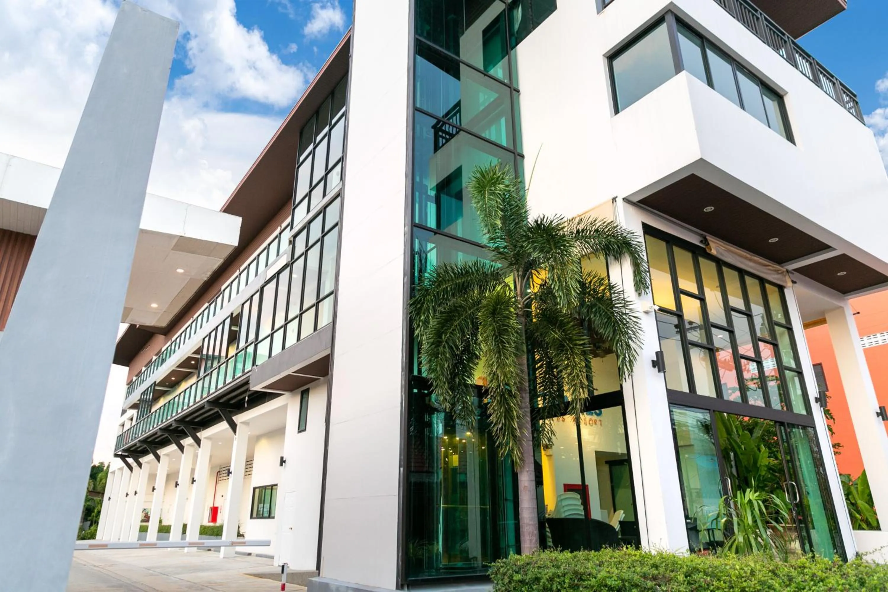 Property building in The Thames Pool Access Resort &amp; Villa - SHA Extra Plus