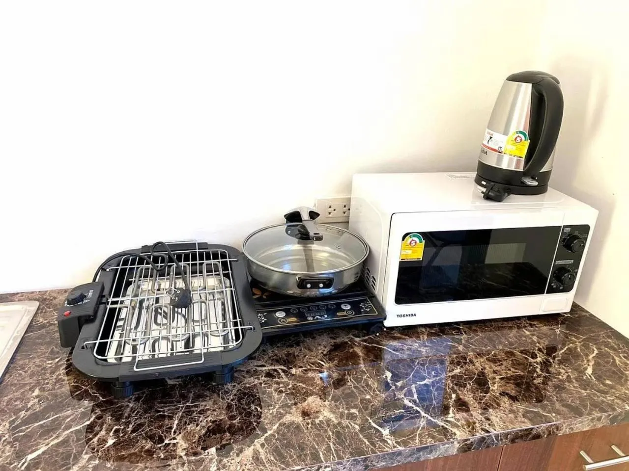 Coffee/tea facilities in The Thames Pool Access Resort & Villa - SHA Extra Plus