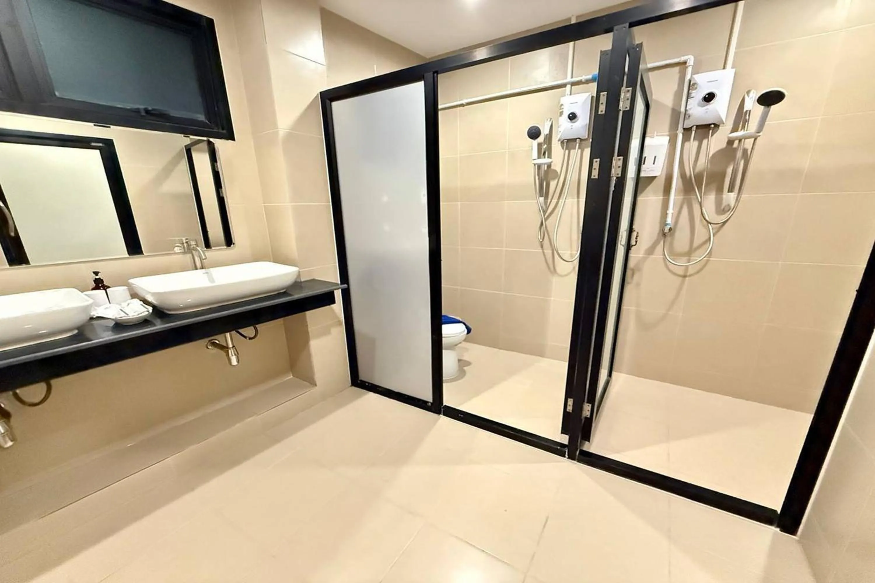 Bedroom in The Thames Pool Access Resort & Villa - SHA Extra Plus