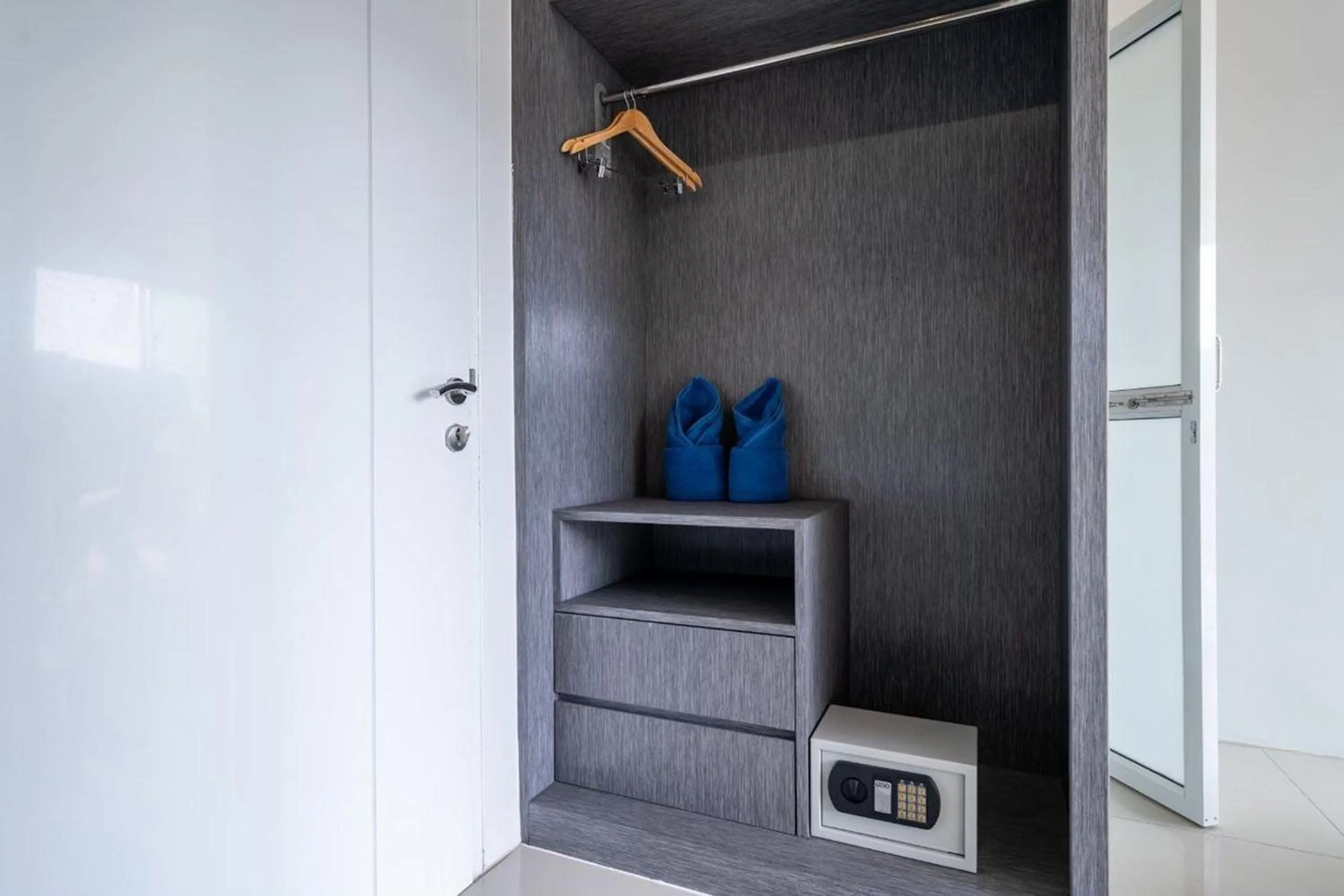 Bedroom in The Thames Pool Access Resort & Villa - SHA Extra Plus