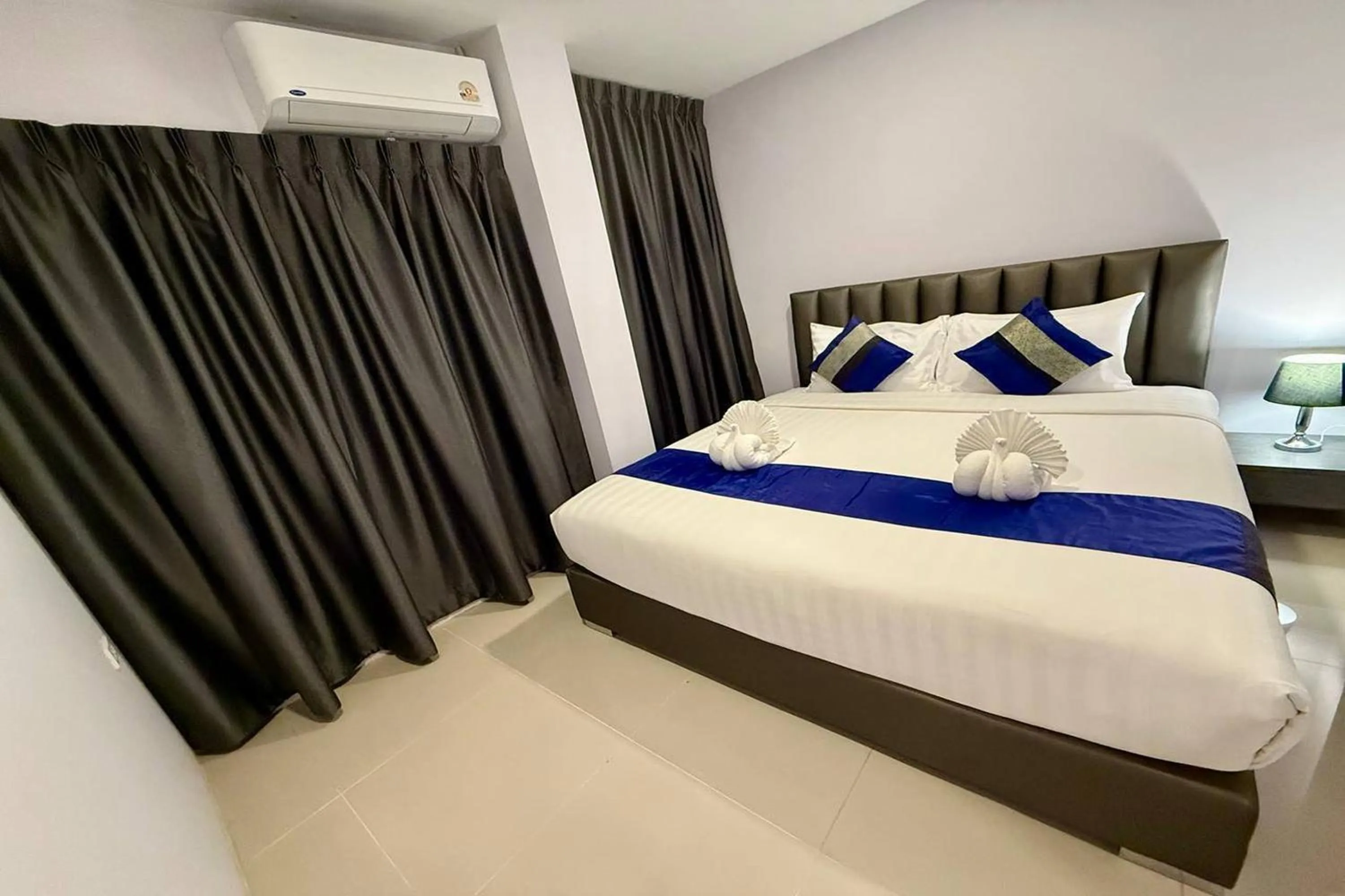 Bedroom, Bed in The Thames Pool Access Resort & Villa - SHA Extra Plus
