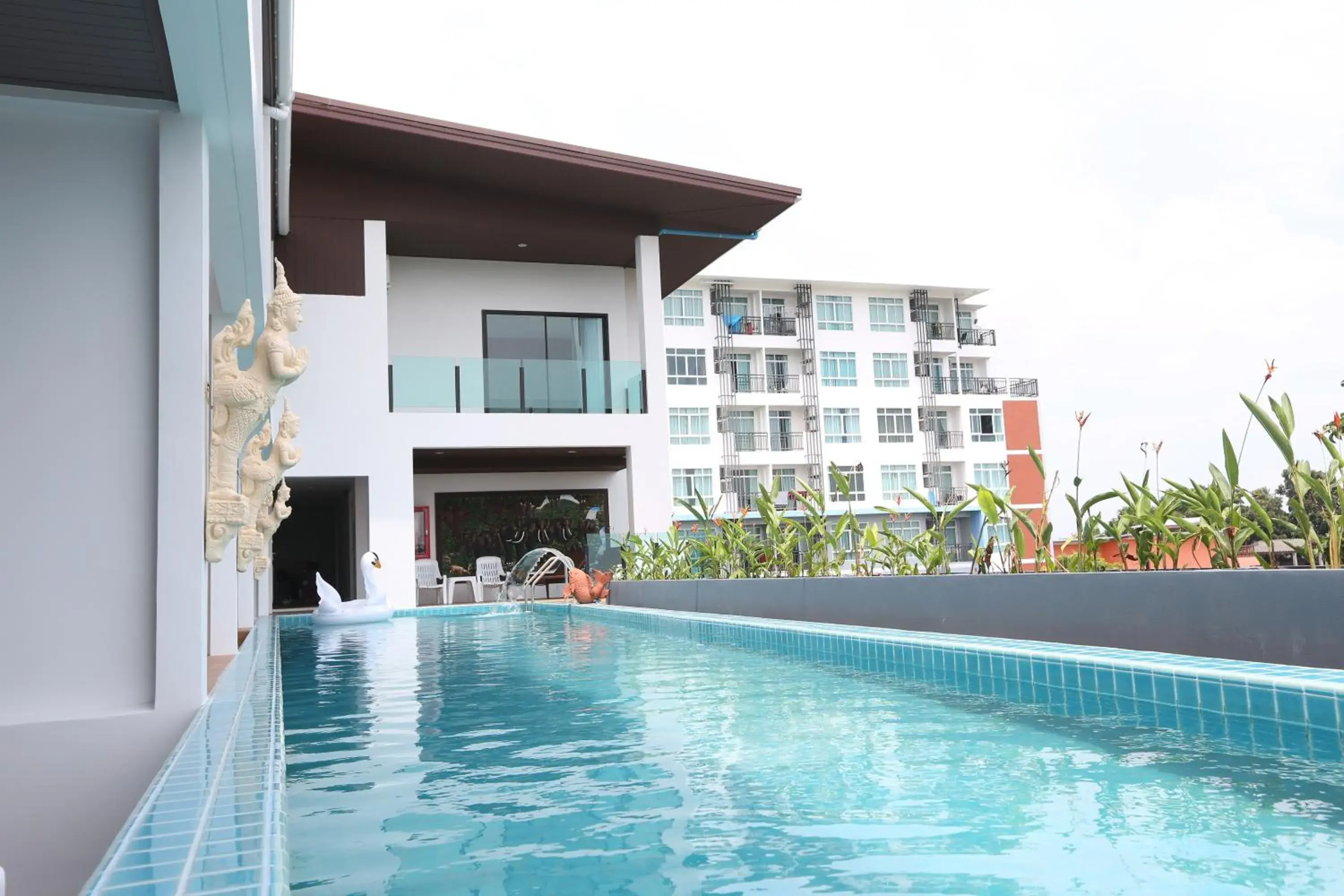Property building in The Thames Pool Access Resort & Villa - SHA Extra Plus Property building in The Thames Pool Access Resort & Villa - SHA Extra Plus