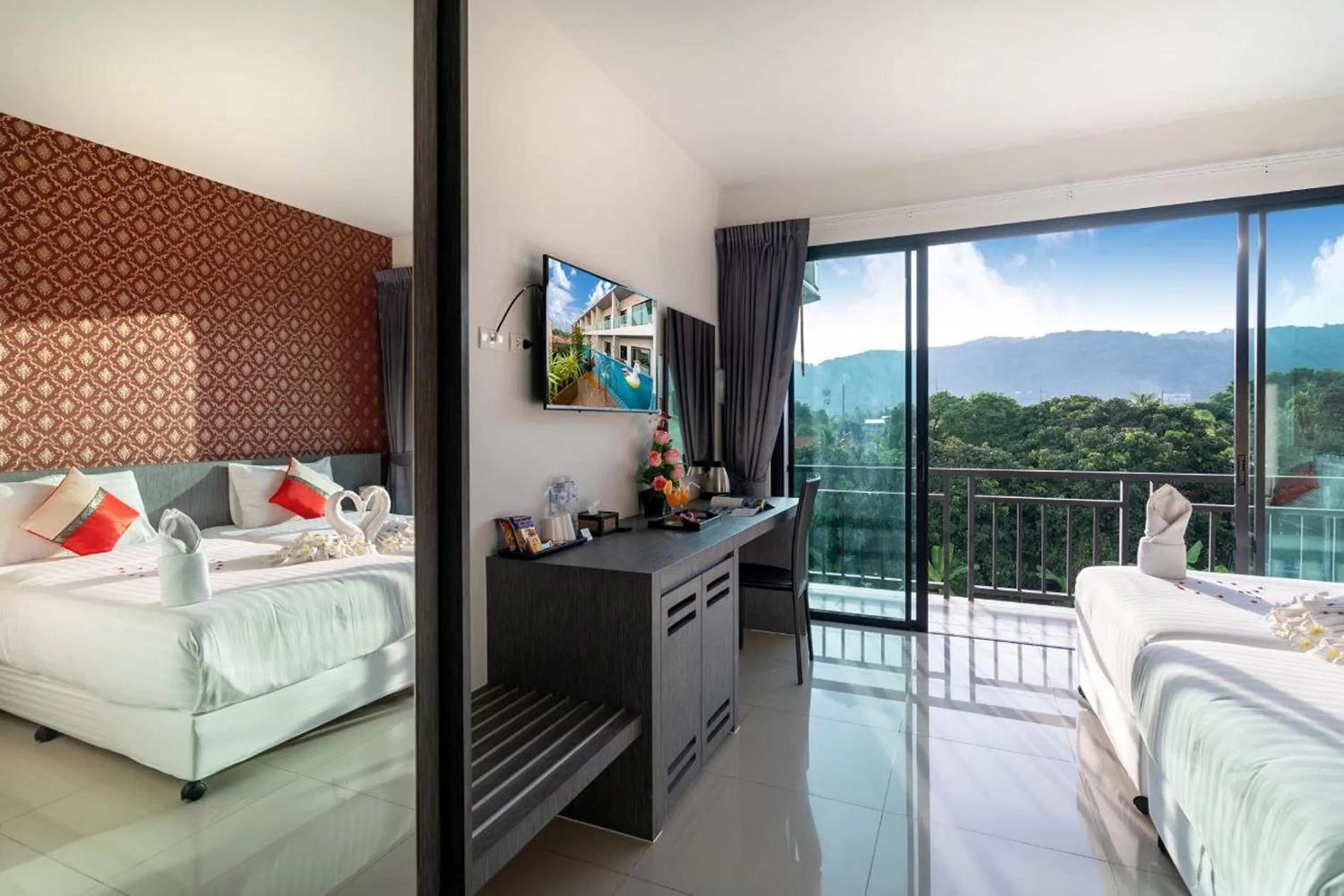 Bed in The Thames Pool Access Resort & Villa - SHA Extra Plus